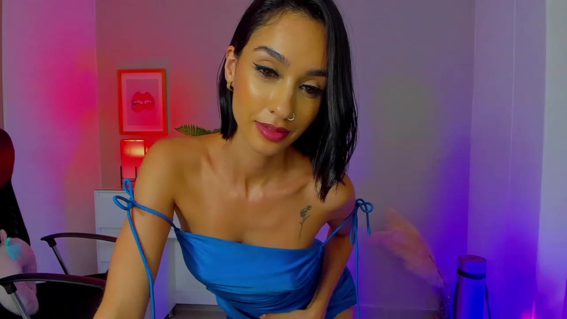 Gallery image thumbnail from lizzie_Steele's myfreecams stream on, 05/17/2023, 24:32 image 6 of 20