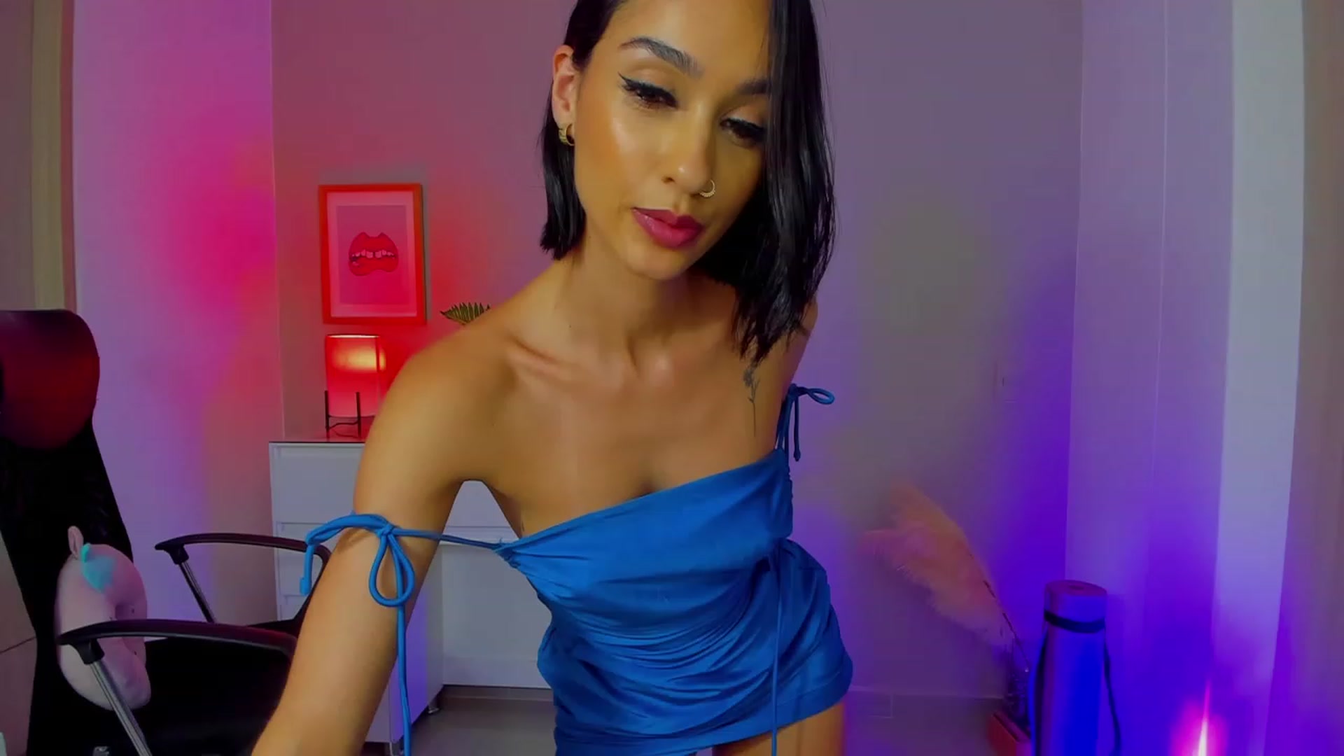 Gallery image thumbnail from lizzie_Steele's myfreecams stream on, 05/17/2023, 24:32 image 8 of 20