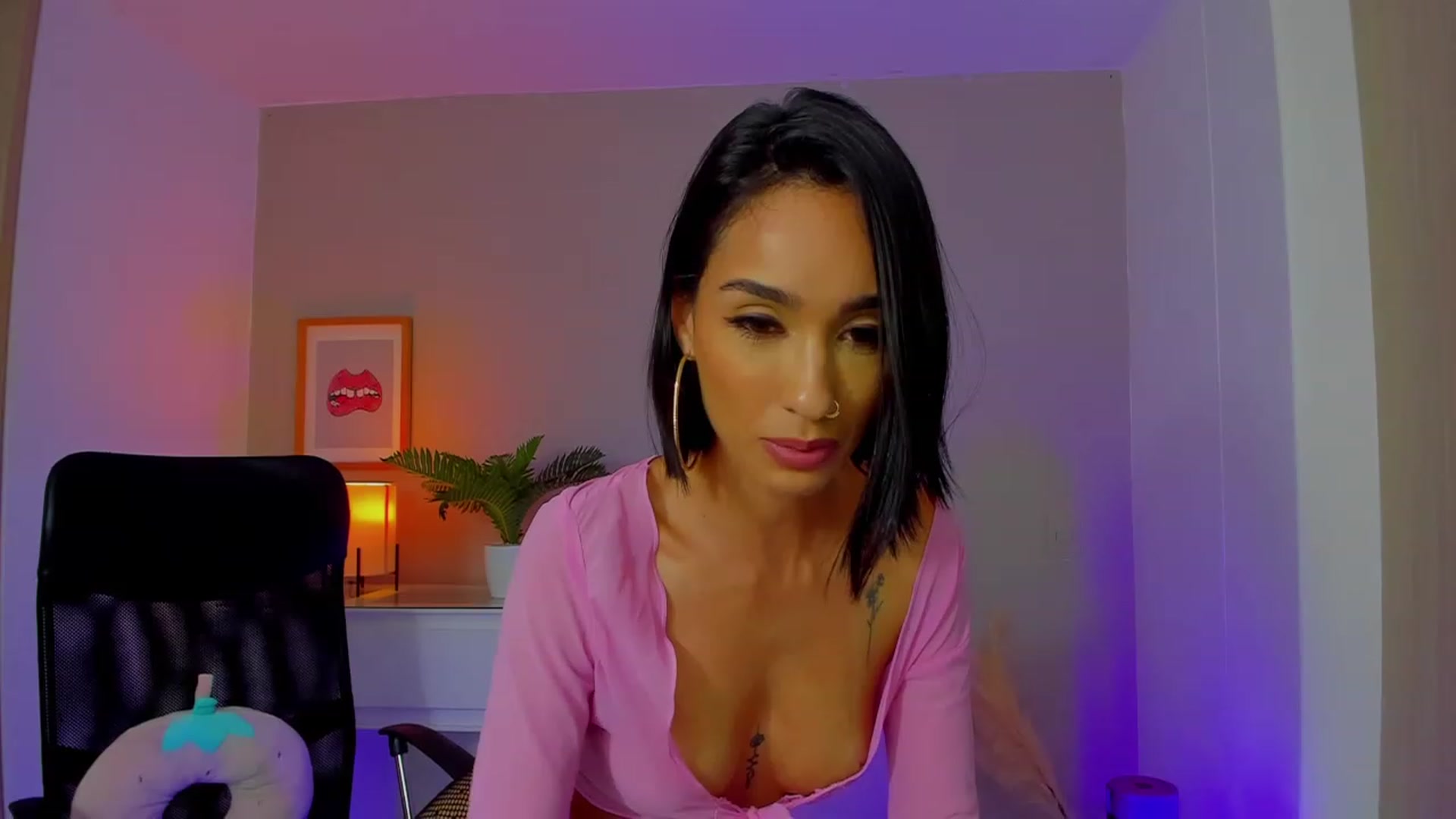 Gallery image thumbnail from lizzie_Steele's myfreecams stream on, 05/17/2023, 23:02 image 3 of 20