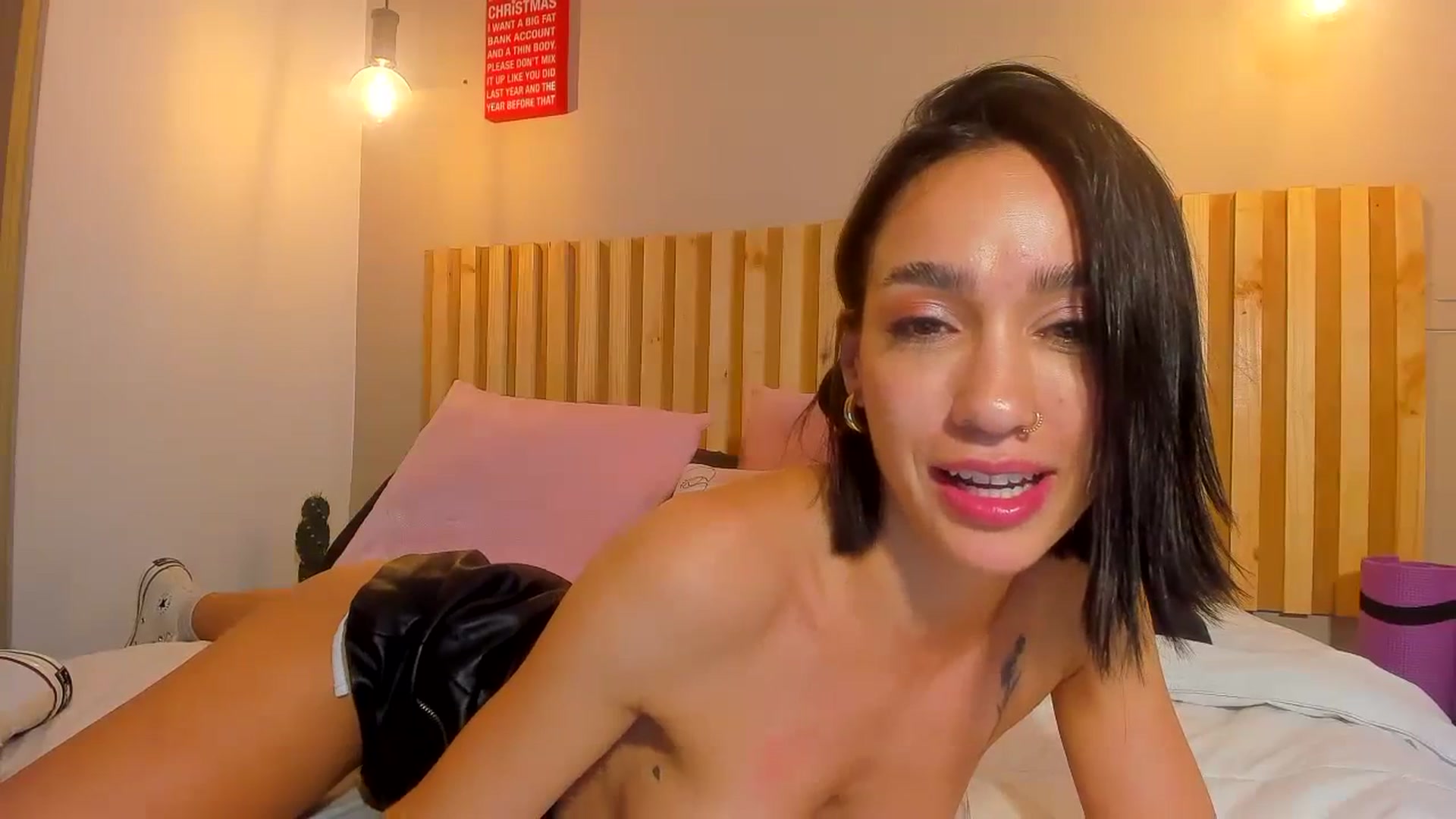 Gallery image thumbnail from lizzie_Steele's myfreecams stream on, 12/27/2023, 02:03 image 16 of 20