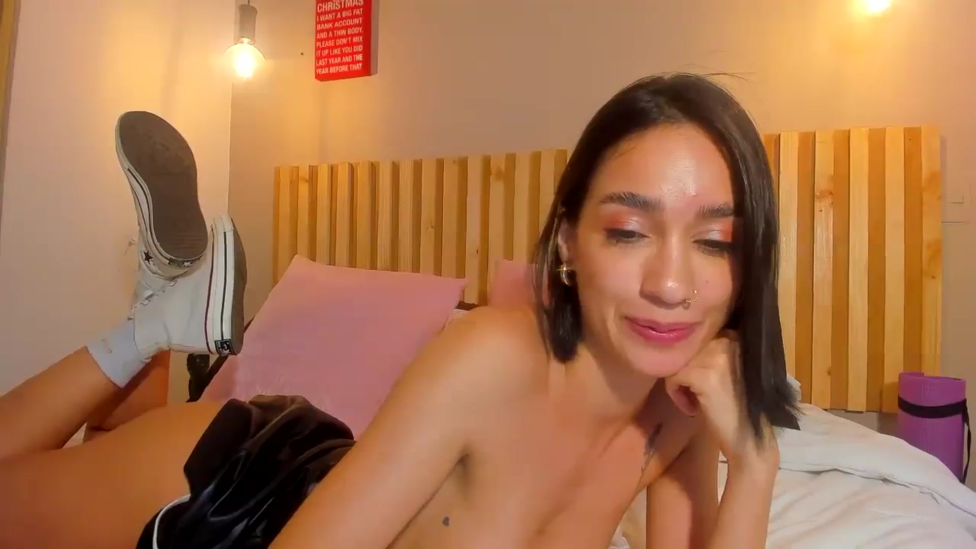 Gallery image thumbnail from lizzie_Steele's myfreecams stream on, 12/27/2023, 02:03 image 12 of 20
