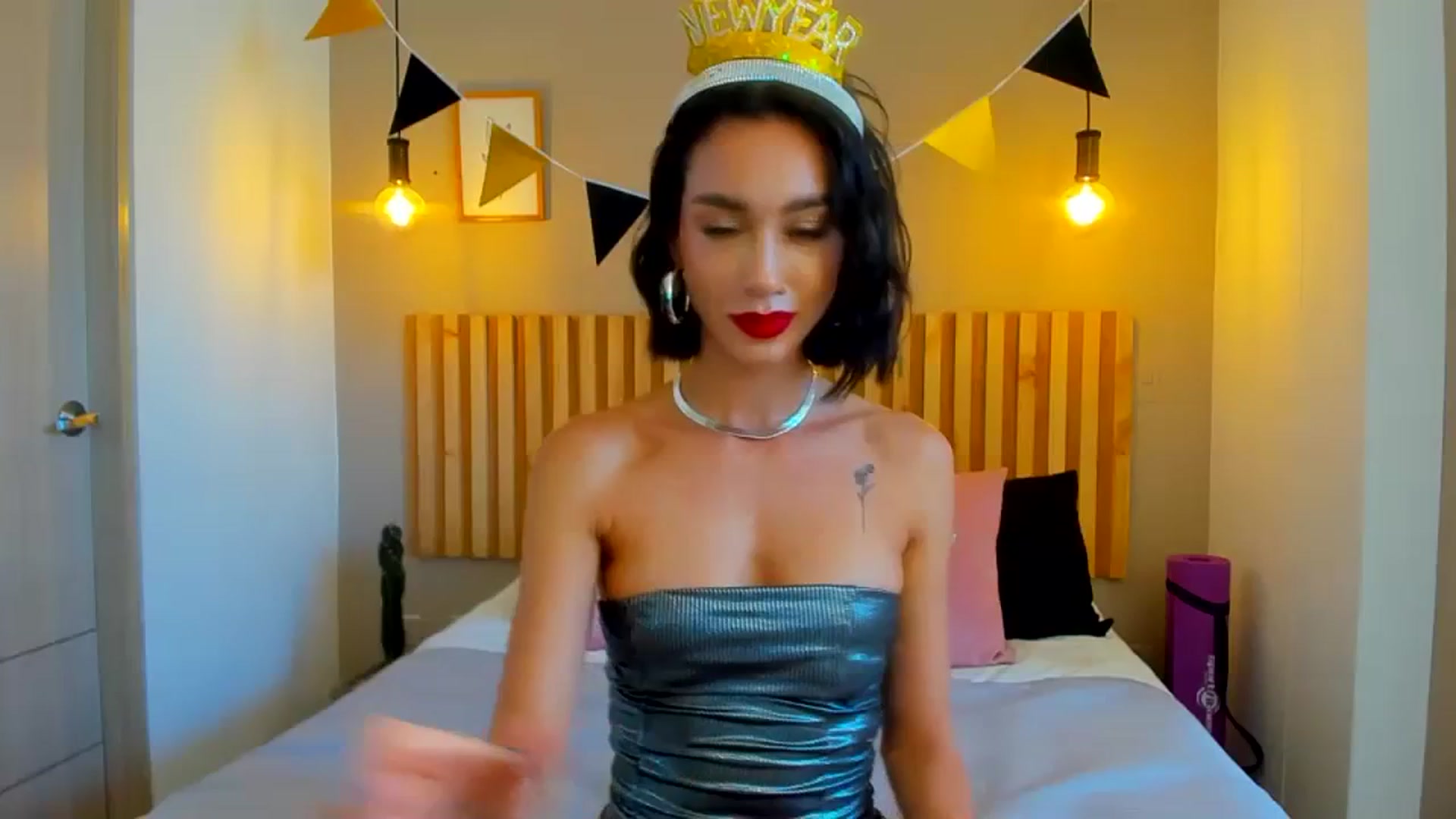Gallery image thumbnail from lizzie_Steele's myfreecams stream on, 01/01/2024, 21:19 image 1 of 20