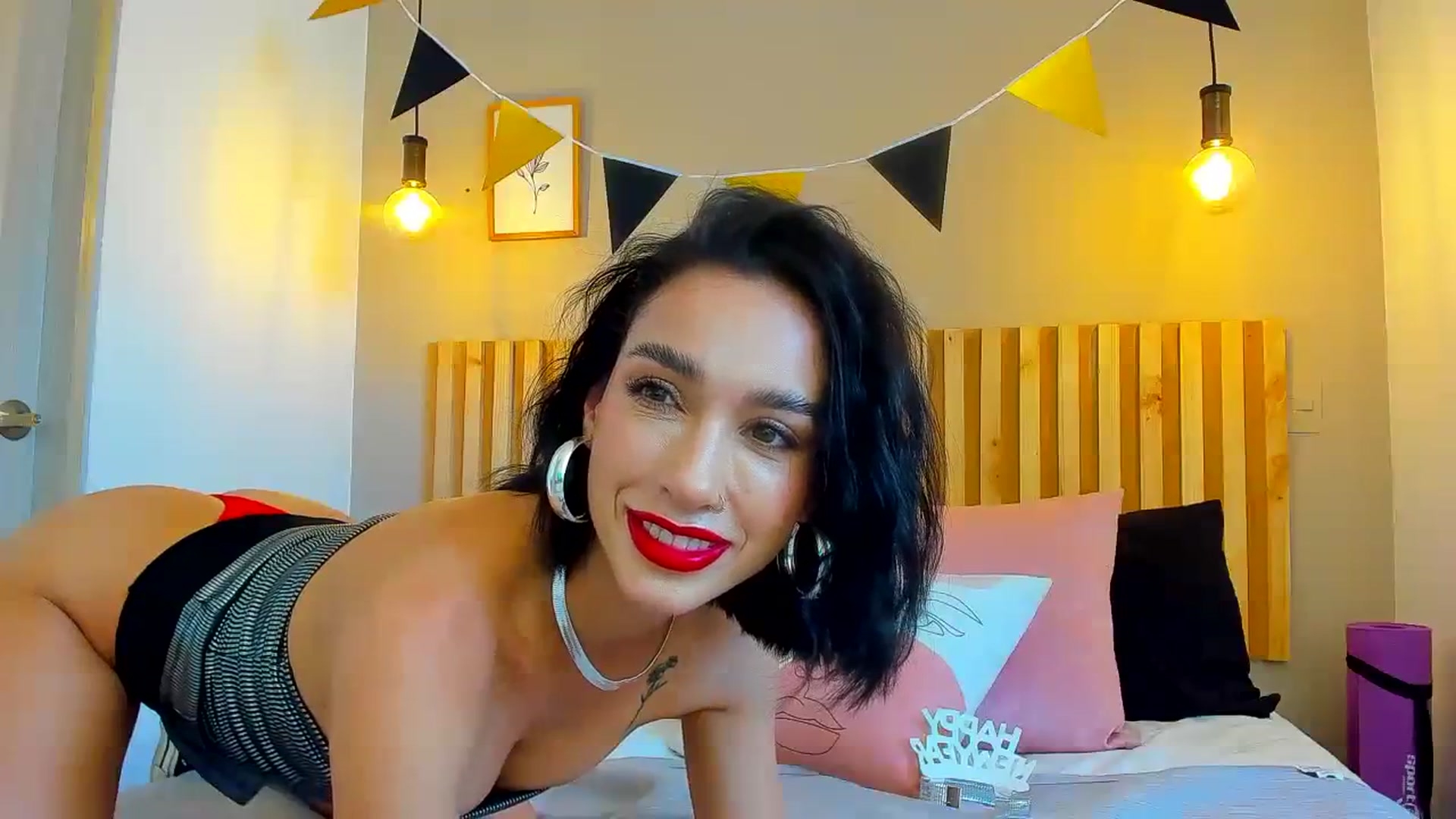 Gallery image thumbnail from lizzie_Steele's myfreecams stream on, 01/01/2024, 21:19 image 11 of 20
