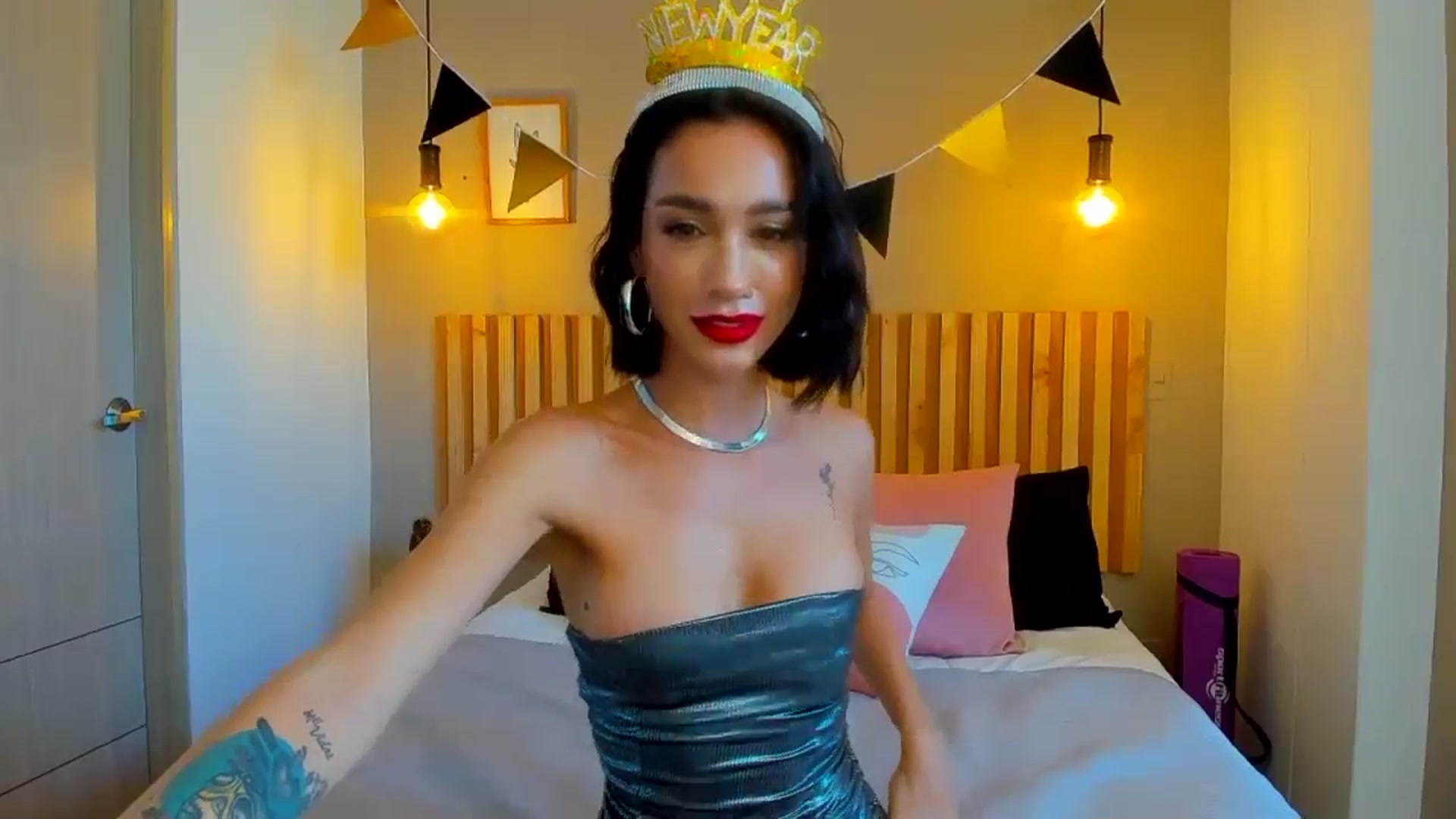 Gallery image thumbnail from lizzie_Steele's myfreecams stream on, 01/01/2024, 21:19 image 3 of 20