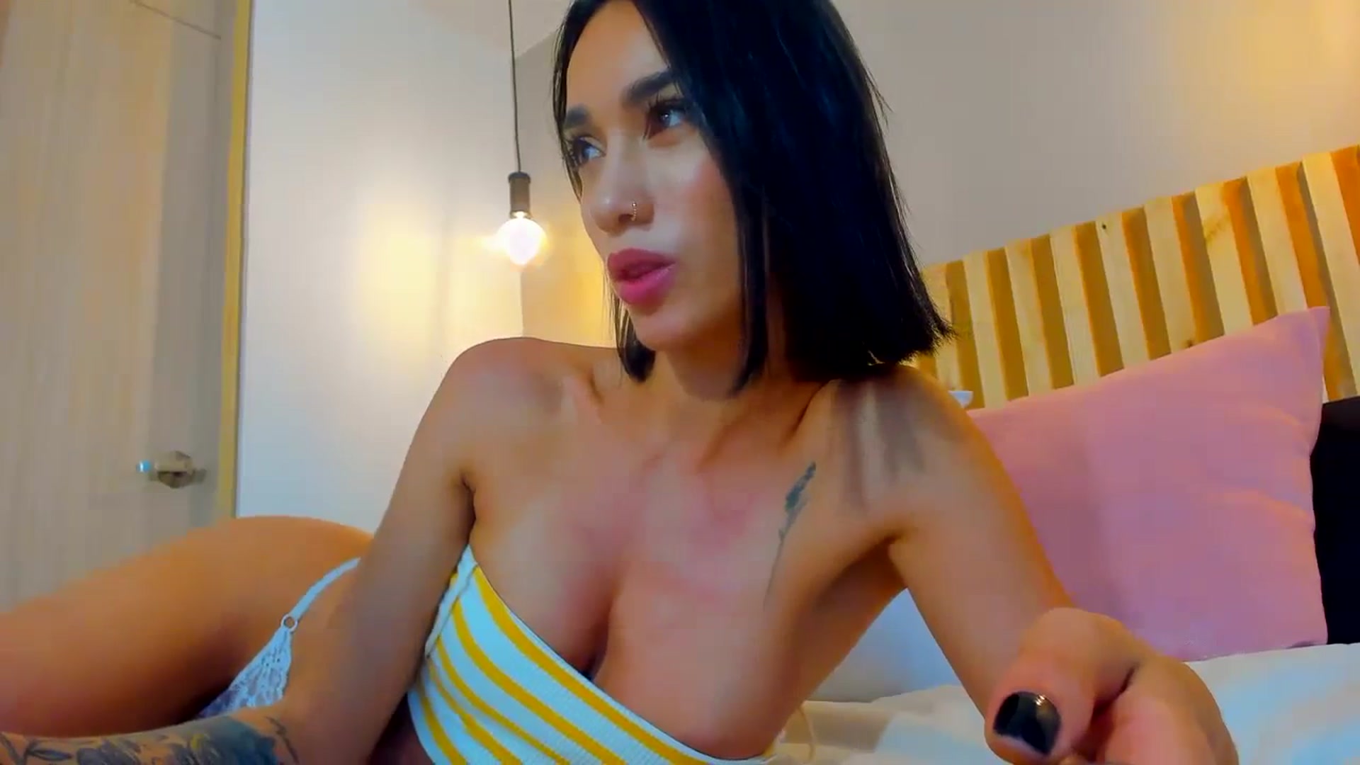 Gallery image thumbnail from lizzie_Steele's myfreecams stream on, 01/03/2024, 24:01 image 14 of 20
