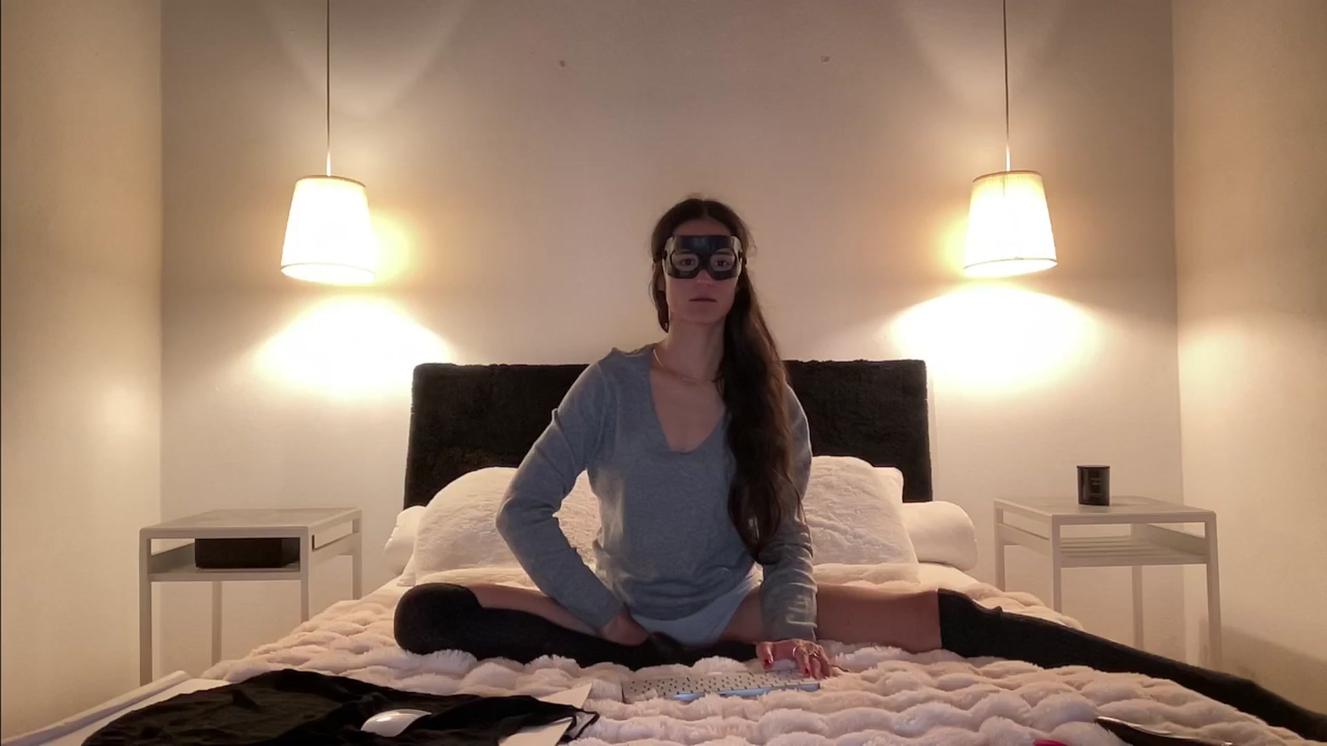 Gallery image thumbnail from ll_00's myfreecams stream on, 03/21/2025, 19:15 image 8 of 20