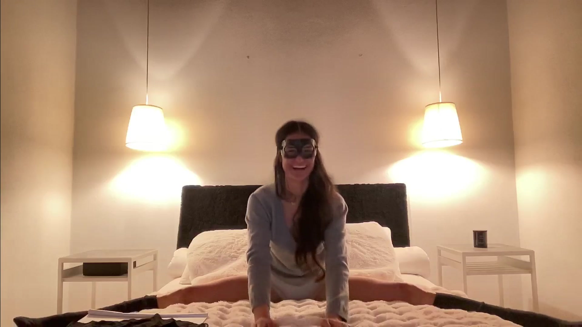 Gallery image thumbnail from ll_00's myfreecams stream on, 03/21/2025, 19:15 image 5 of 20