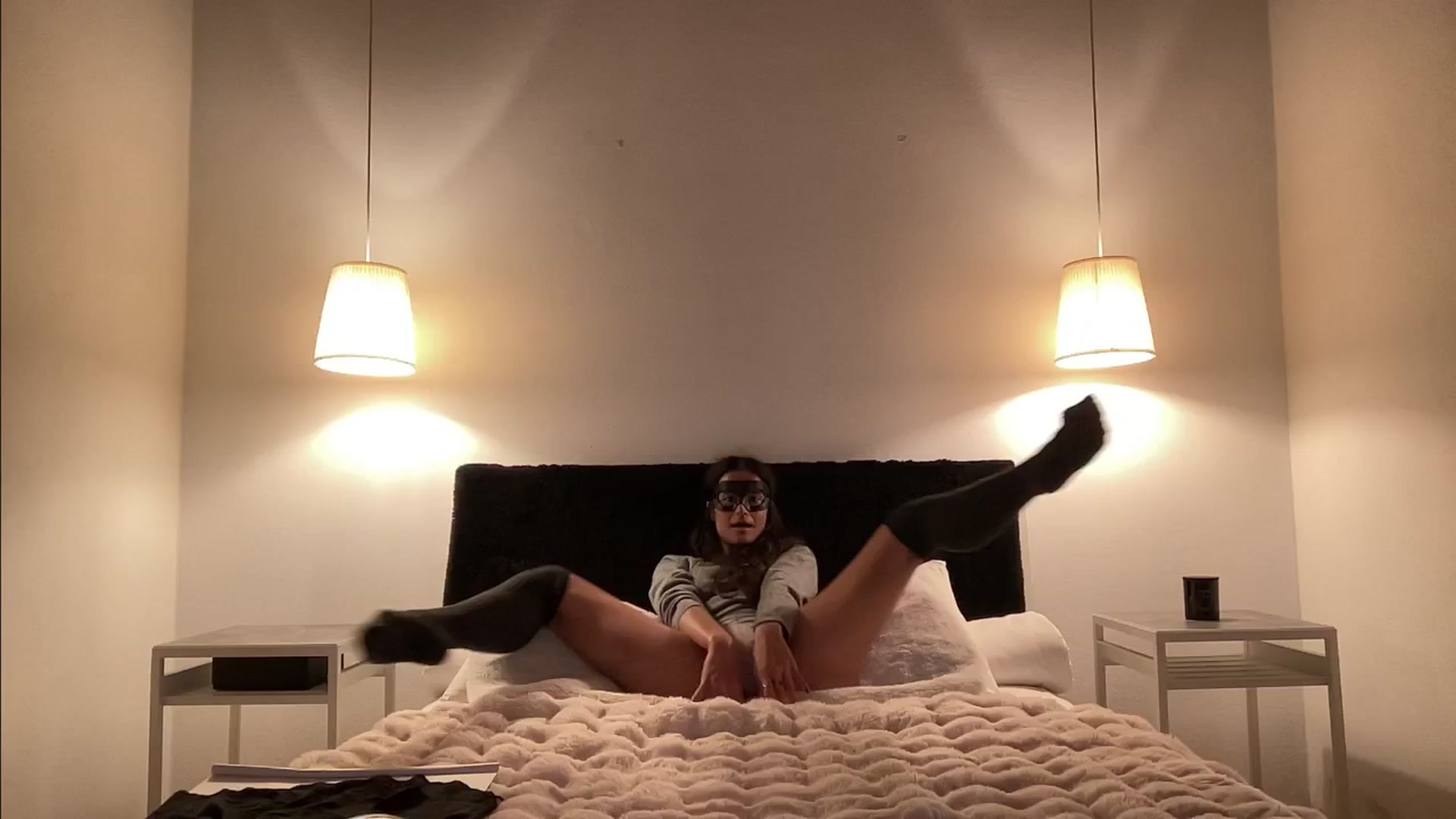 Gallery image thumbnail from ll_00's myfreecams stream on, 03/21/2025, 19:15 image 6 of 20