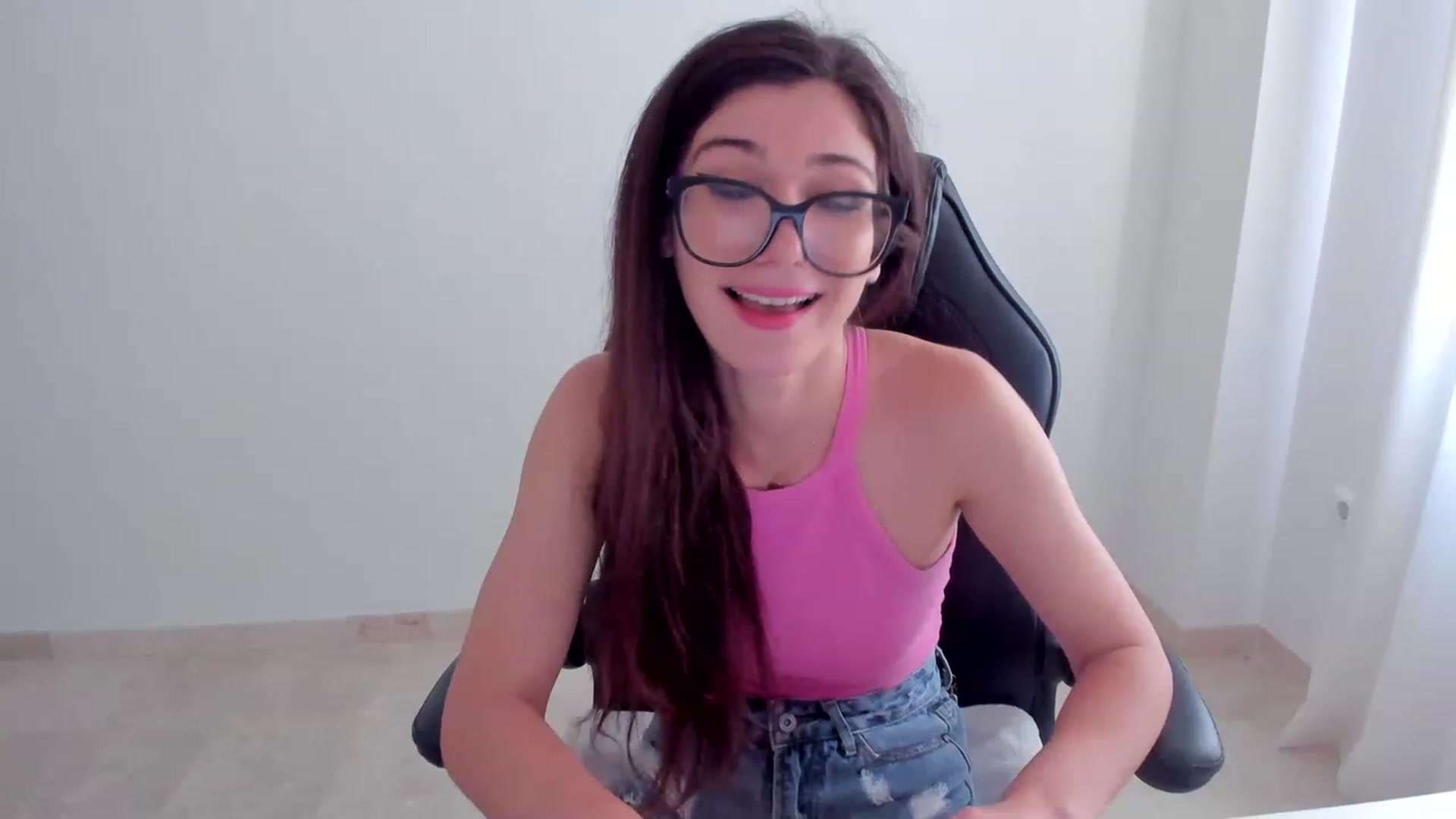 Gallery image thumbnail from llamatell's myfreecams stream on, 07/29/2023, 08:35 image 2 of 20