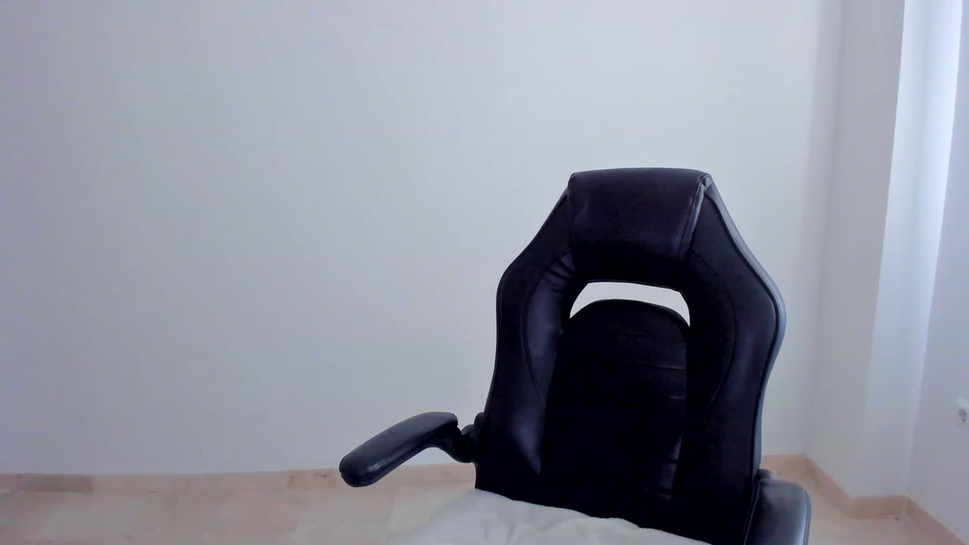 Gallery image thumbnail from llamatell's myfreecams stream on, 08/03/2023, 07:06 image 1 of 20