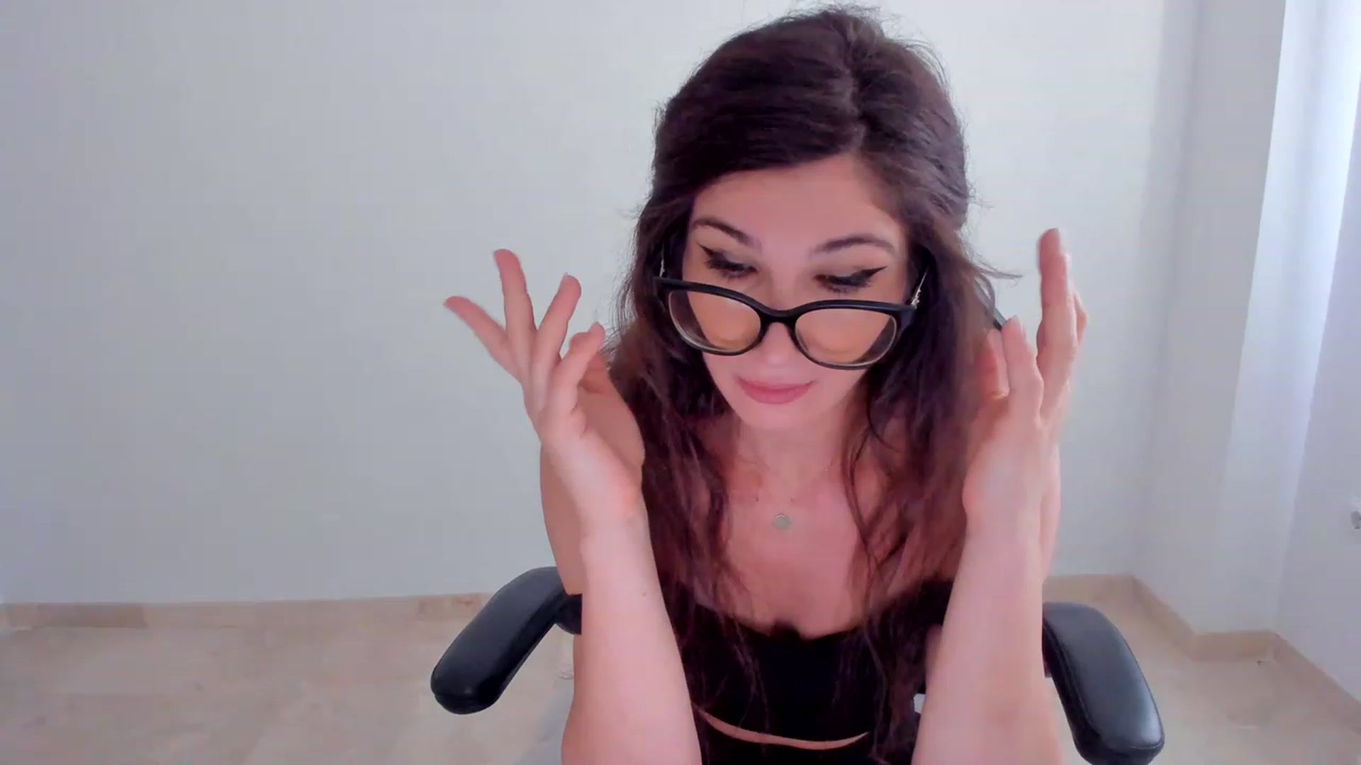 Gallery image thumbnail from llamatell's myfreecams stream on, 08/03/2023, 07:06 image 6 of 20