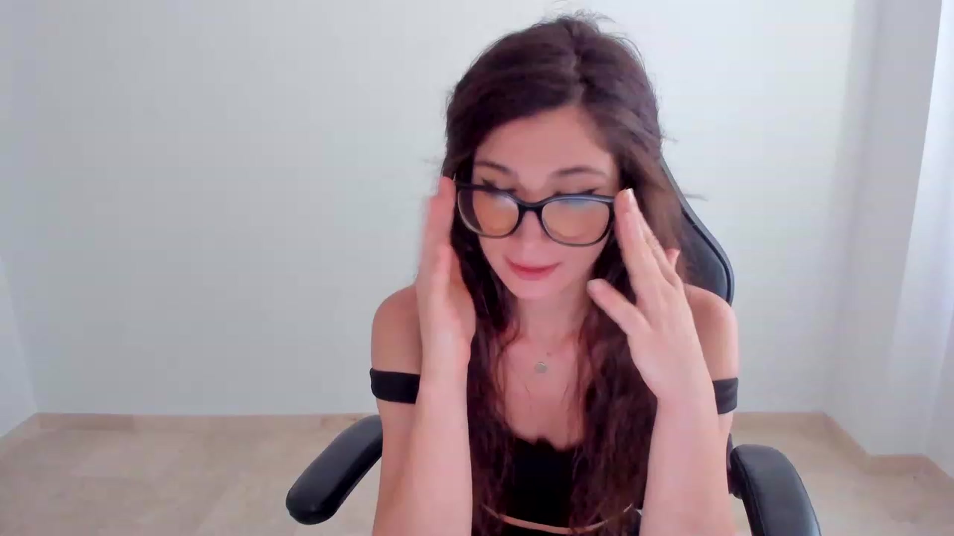 Gallery image thumbnail from llamatell's myfreecams stream on, 08/03/2023, 07:06 image 14 of 20
