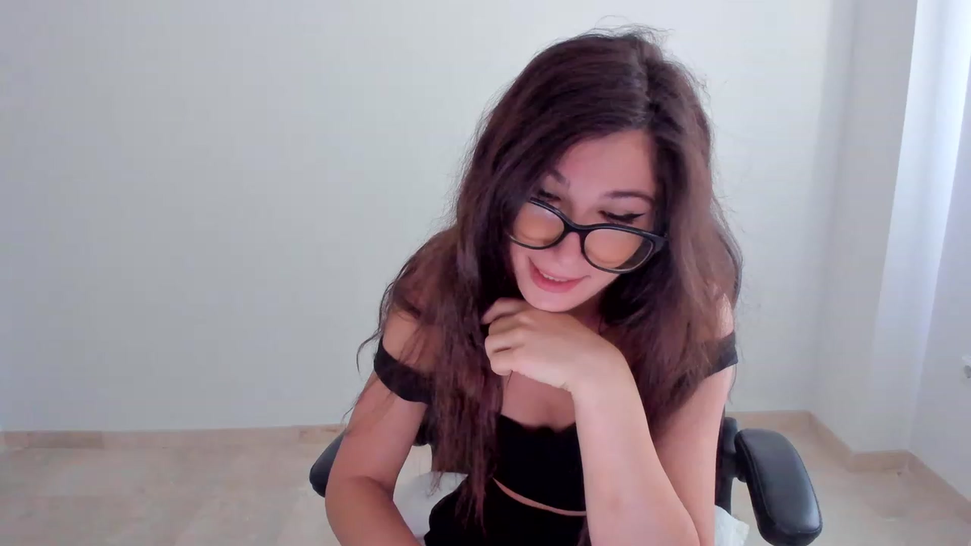 Gallery image thumbnail from llamatell's myfreecams stream on, 08/03/2023, 07:06 image 2 of 20