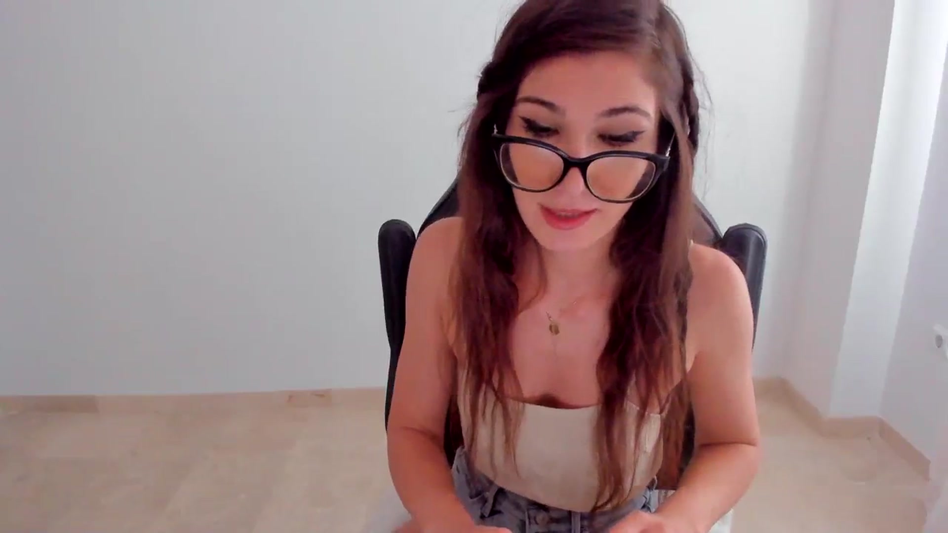 Gallery image thumbnail from llamatell's myfreecams stream on, 08/04/2023, 08:26 image 10 of 20