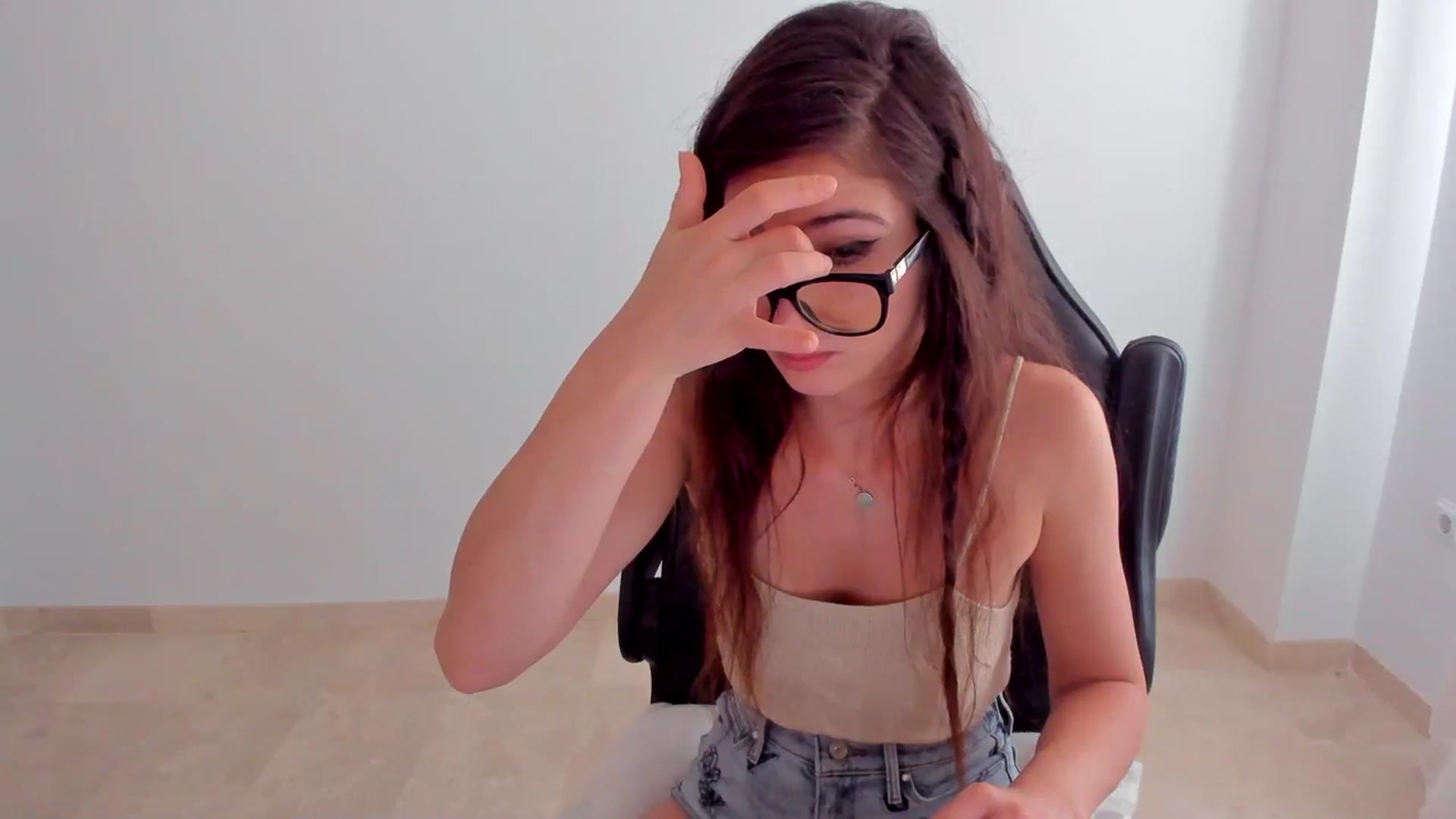 Gallery image thumbnail from llamatell's myfreecams stream on, 08/04/2023, 08:26 image 15 of 20