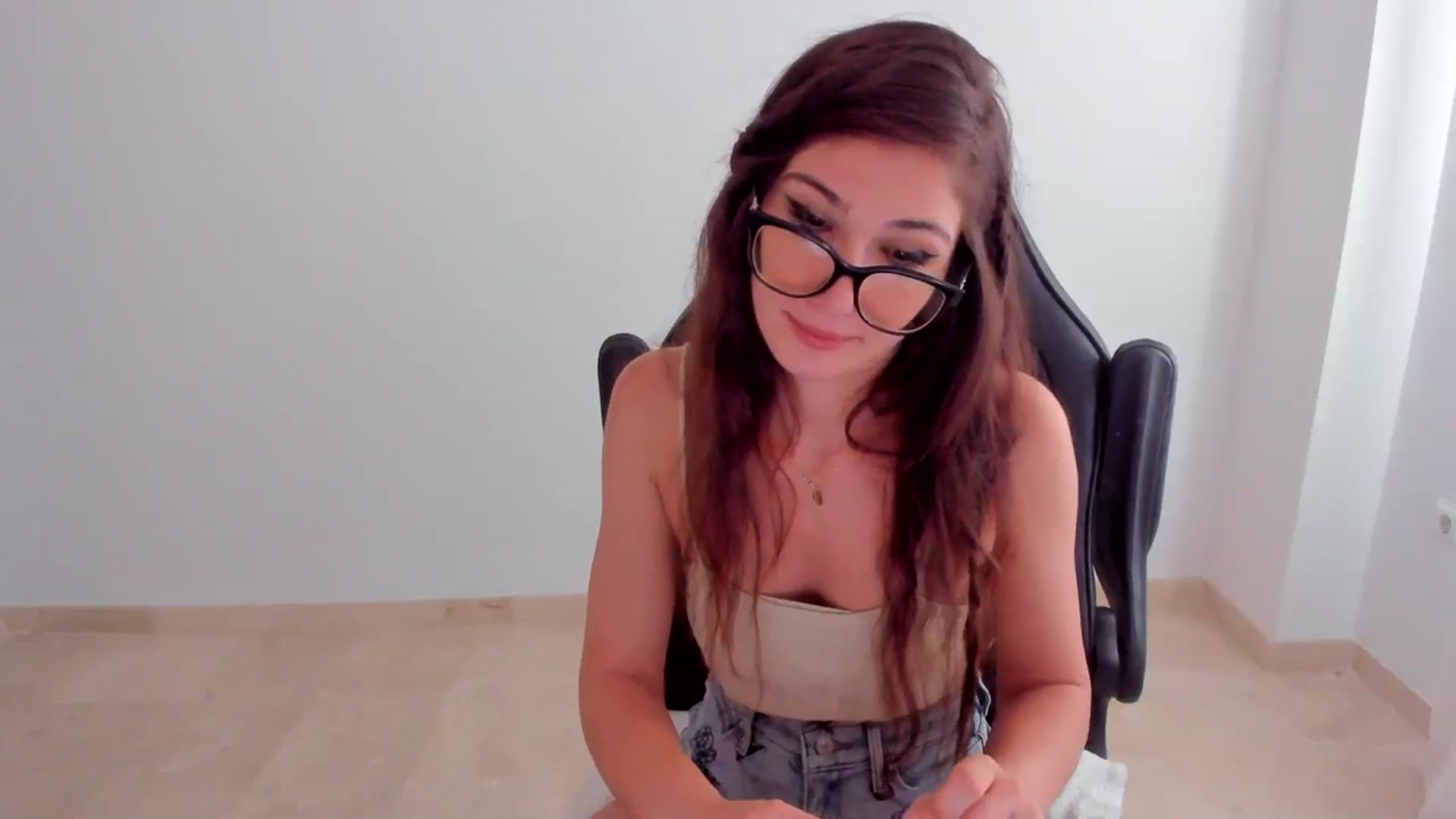 Gallery image thumbnail from llamatell's myfreecams stream on, 08/04/2023, 08:26 image 12 of 20