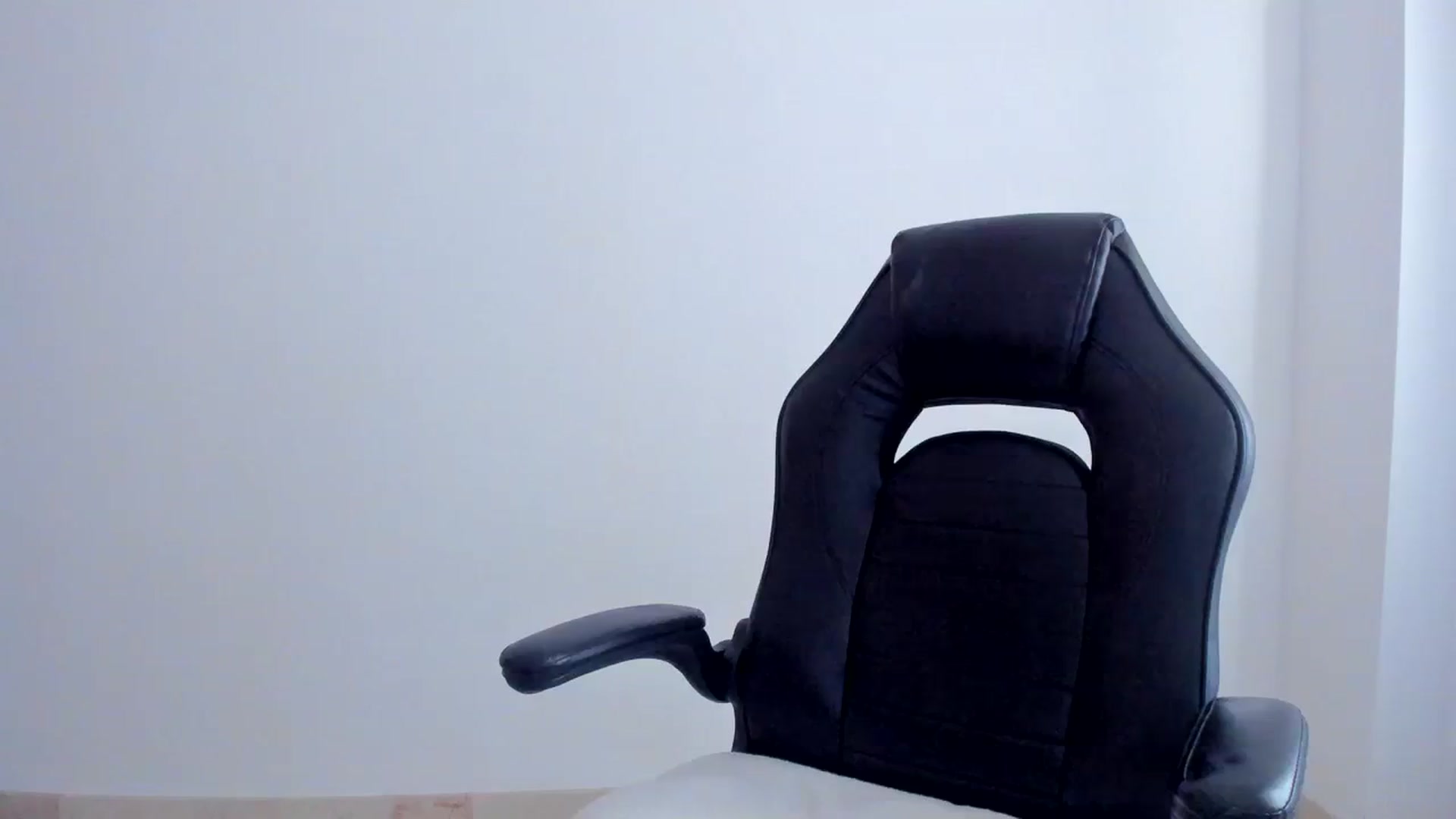 Gallery image thumbnail from llamatell's myfreecams stream on, 08/05/2023, 07:45 image 4 of 20