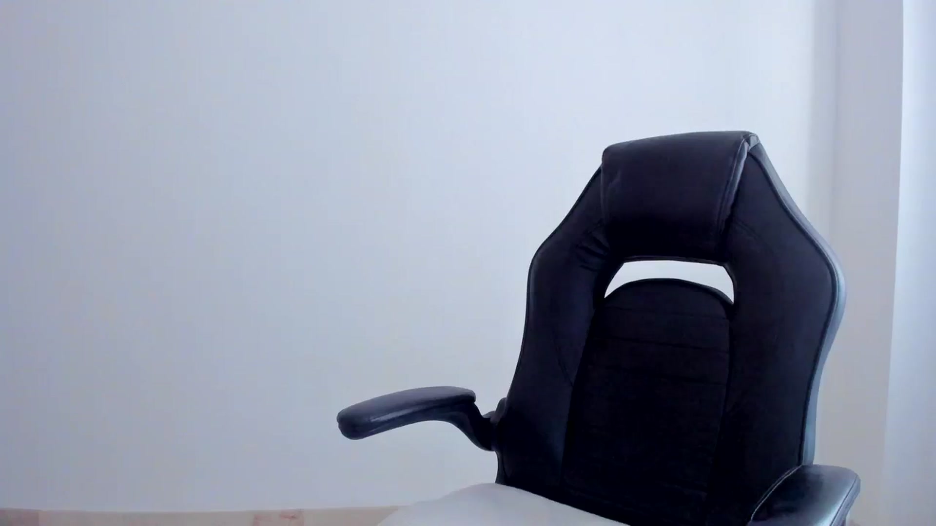 Gallery image thumbnail from llamatell's myfreecams stream on, 08/05/2023, 07:45 image 3 of 20