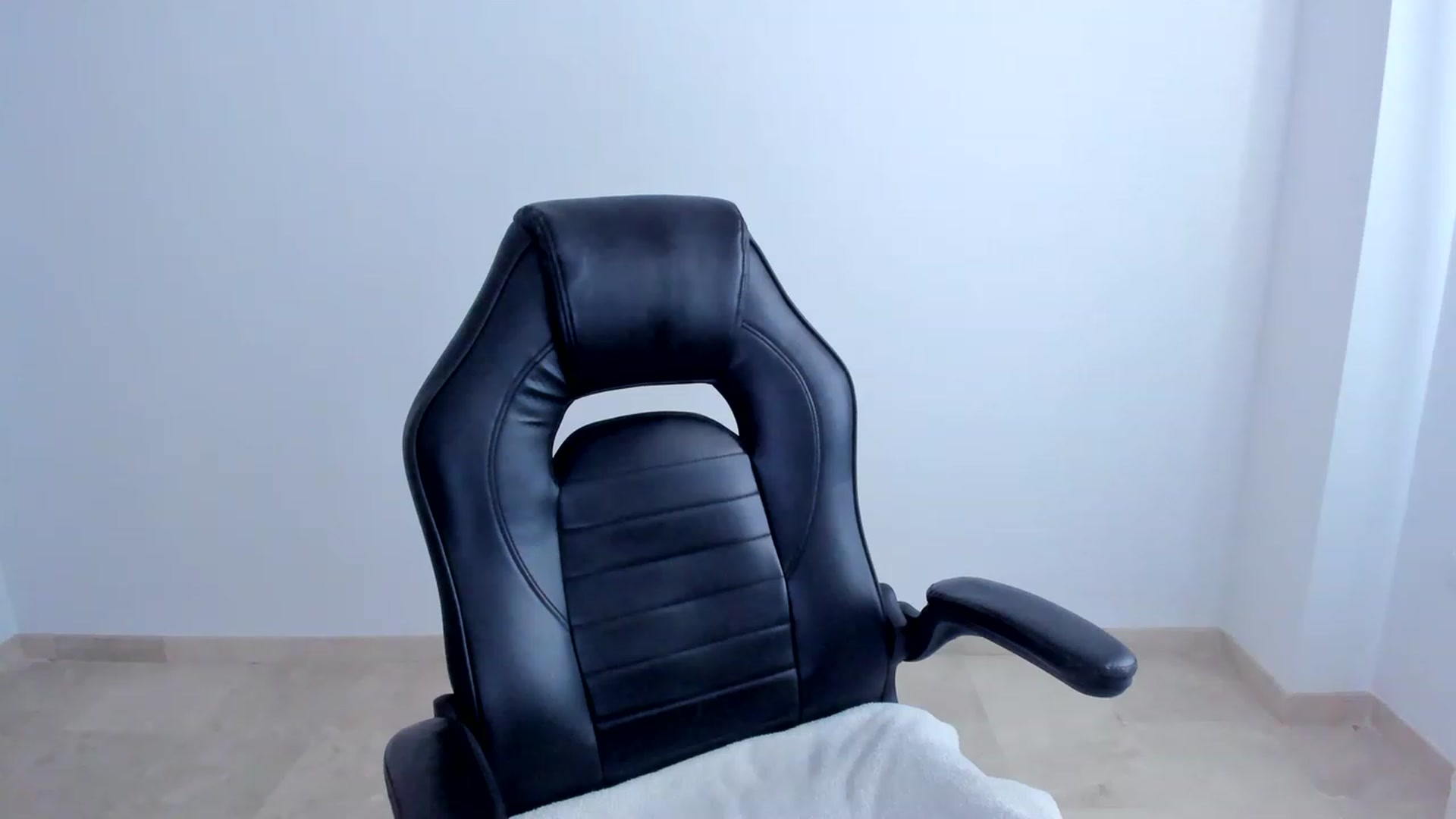 Gallery image thumbnail from llamatell's myfreecams stream on, 08/06/2023, 08:33 image 2 of 20