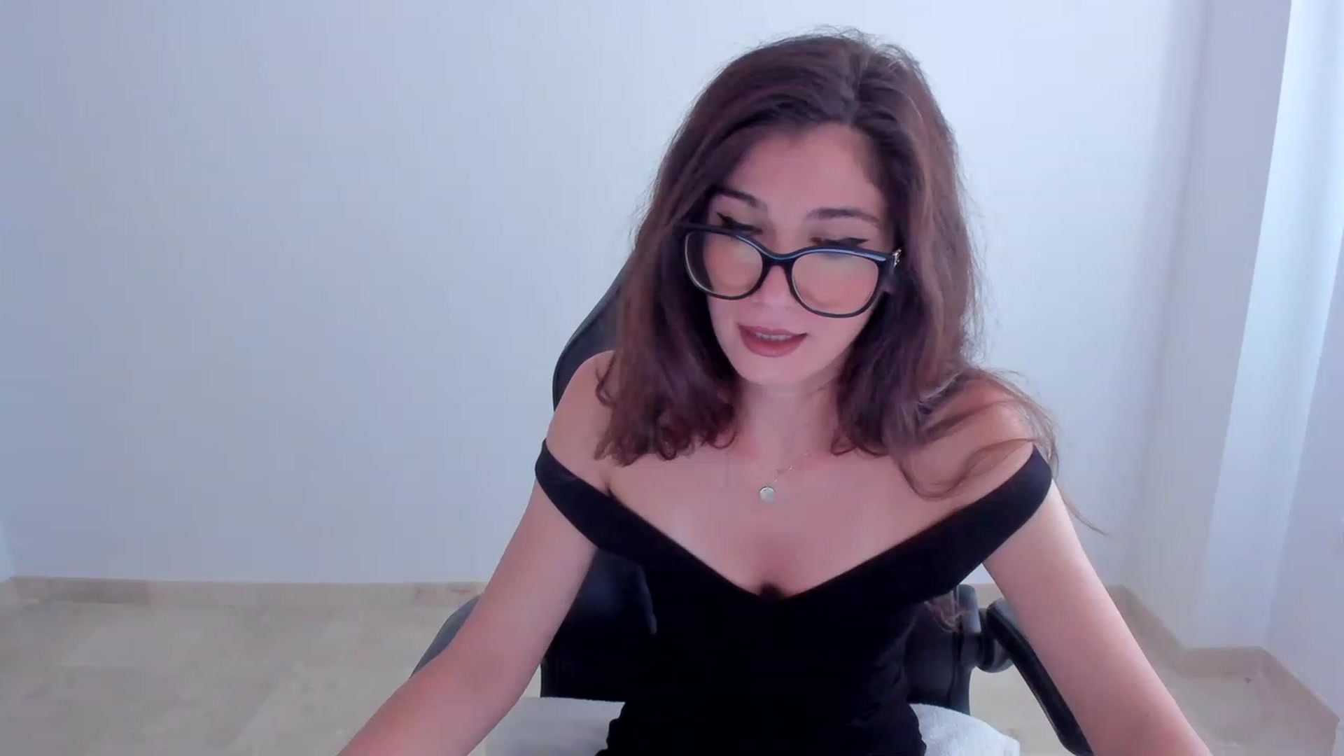 Gallery image thumbnail from llamatell's myfreecams stream on, 08/06/2023, 08:33 image 9 of 20