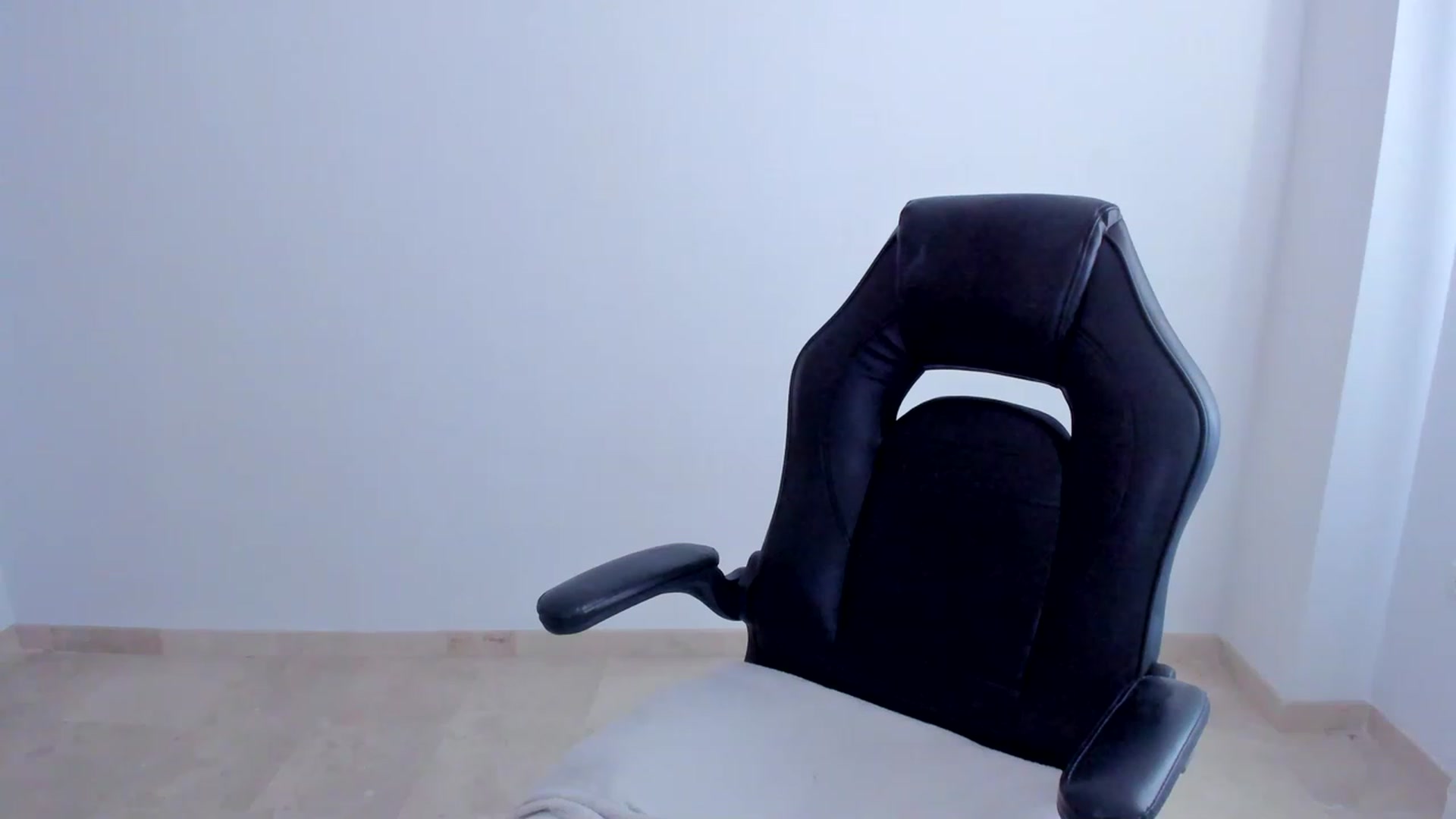 Gallery image thumbnail from llamatell's myfreecams stream on, 08/06/2023, 08:33 image 10 of 20