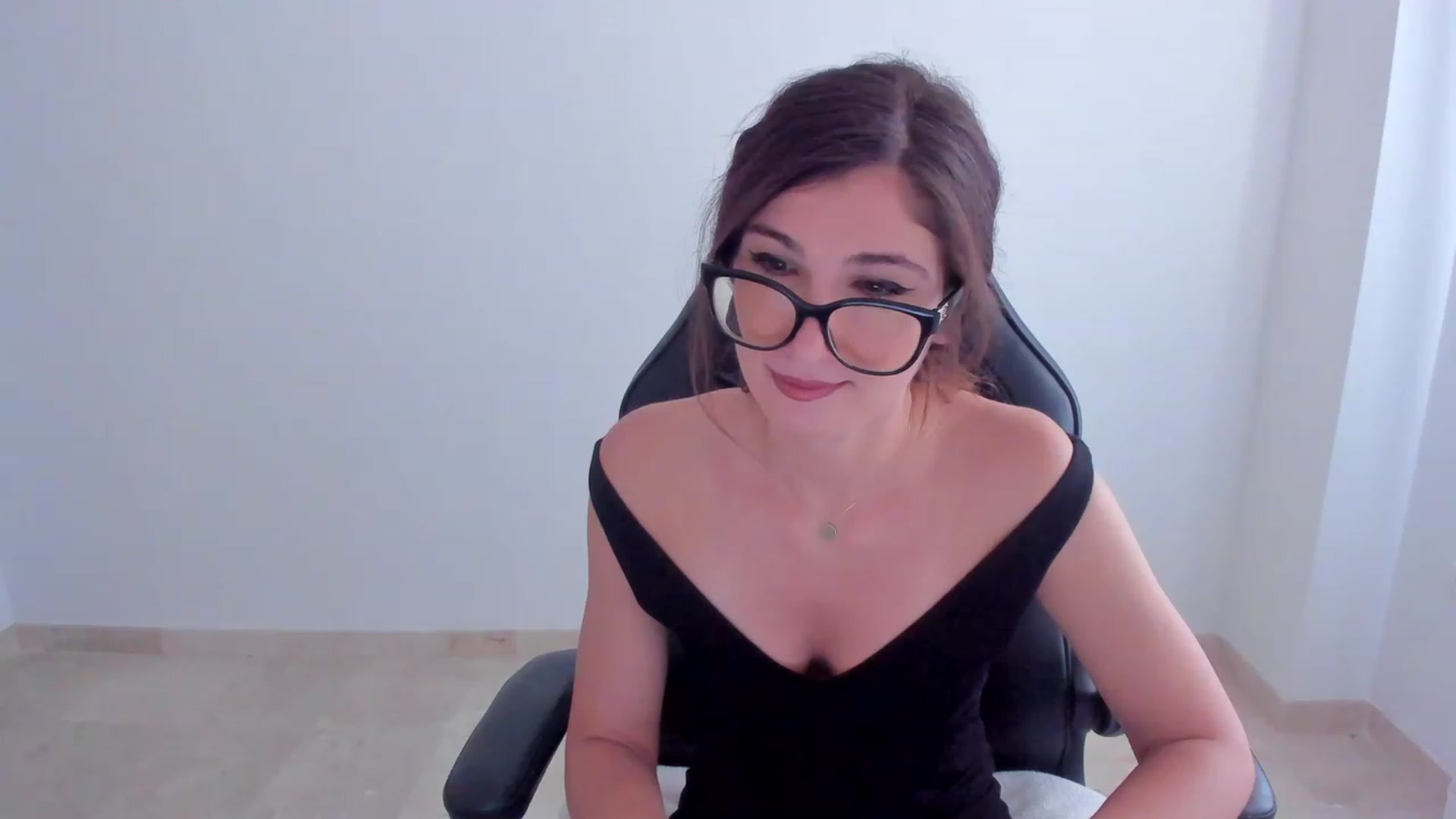 Gallery image thumbnail from llamatell's myfreecams stream on, 08/06/2023, 08:33 image 13 of 20