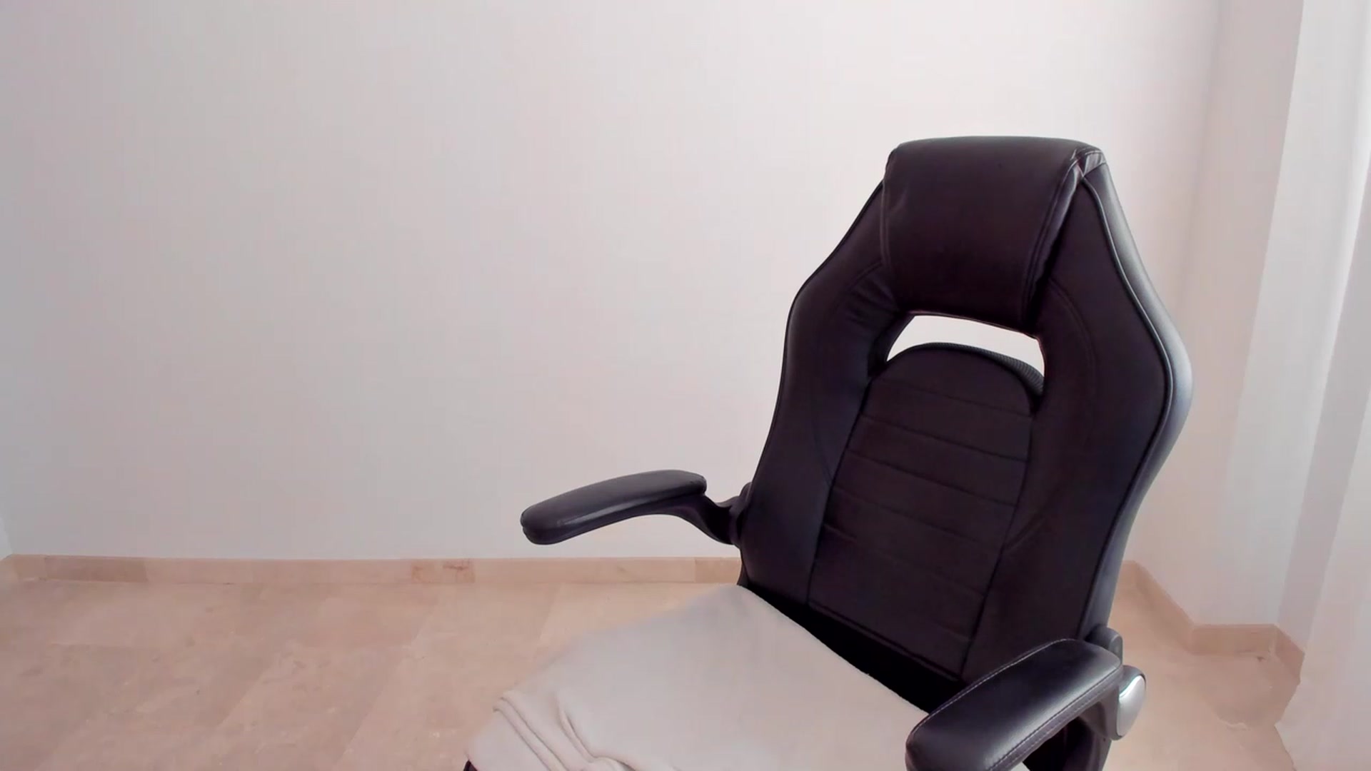 Gallery image thumbnail from llamatell's myfreecams stream on, 08/10/2023, 07:57 image 11 of 20