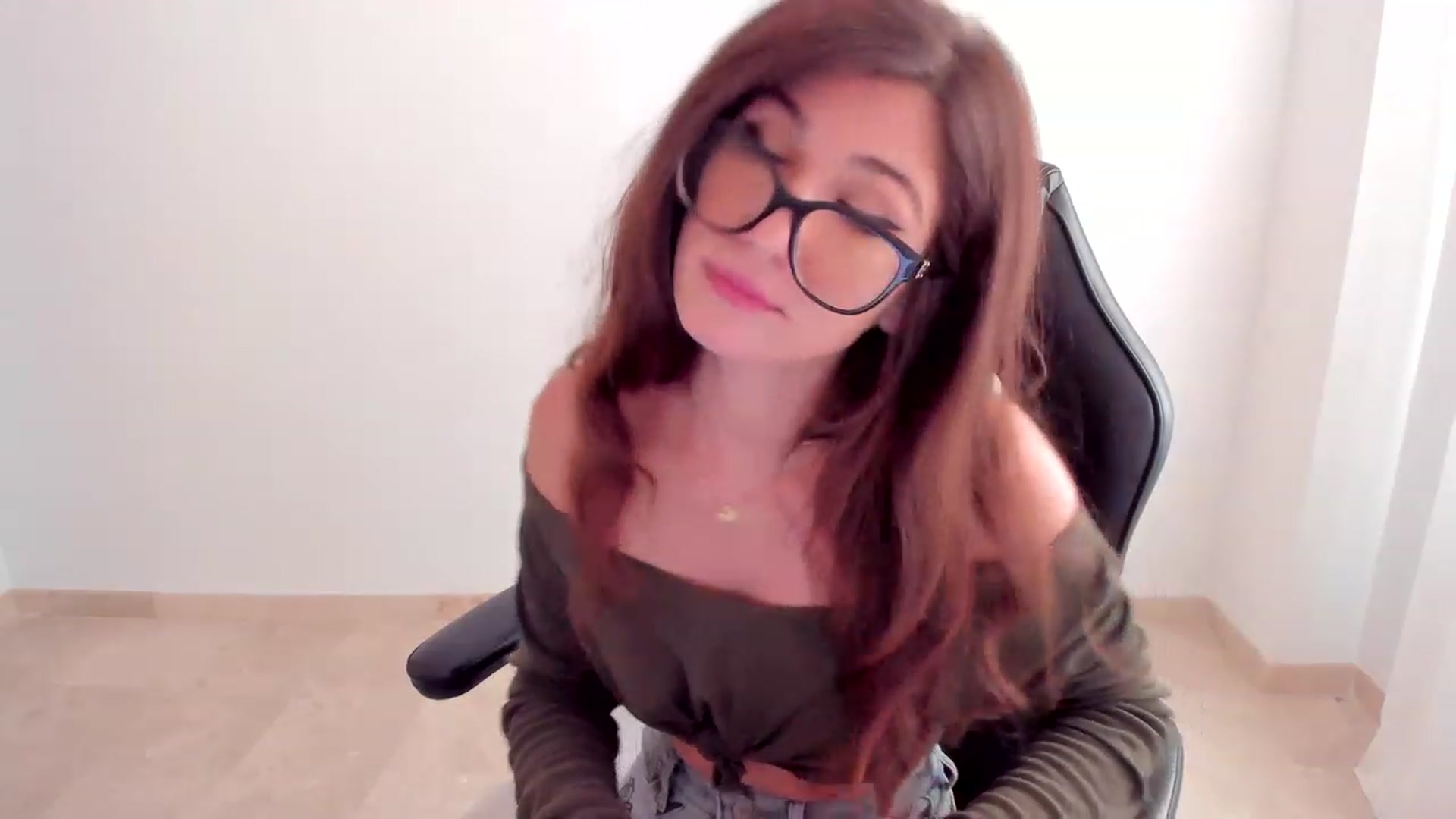 Gallery image thumbnail from llamatell's myfreecams stream on, 08/10/2023, 07:57 image 12 of 20