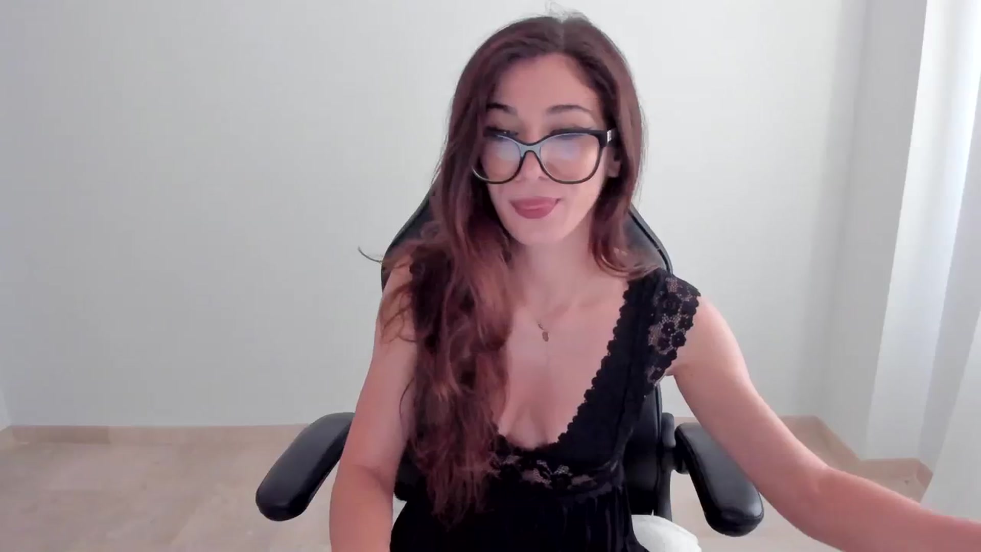 Gallery image thumbnail from llamatell's myfreecams stream on, 08/13/2023, 06:50 image 2 of 20