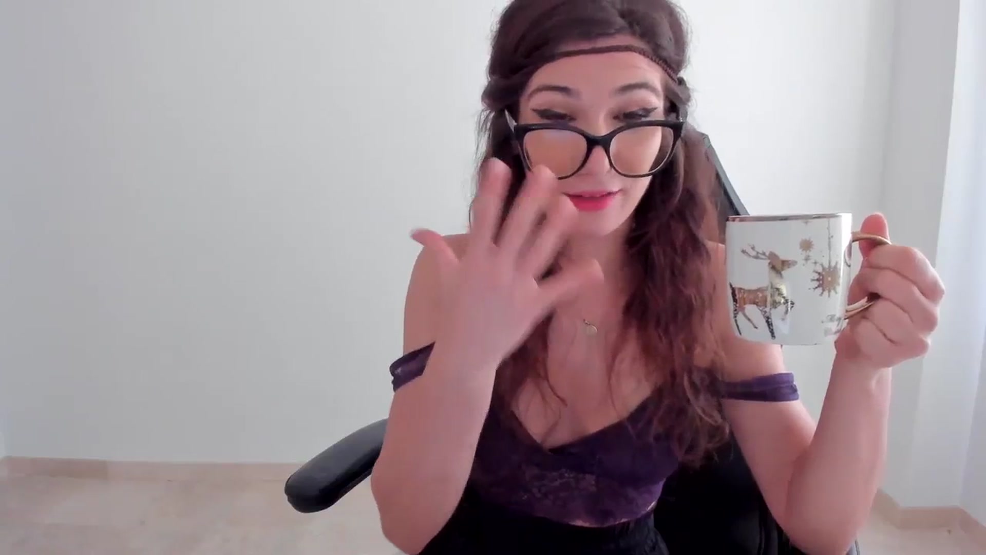 Gallery image thumbnail from llamatell's myfreecams stream on, 08/14/2023, 07:41 image 16 of 20
