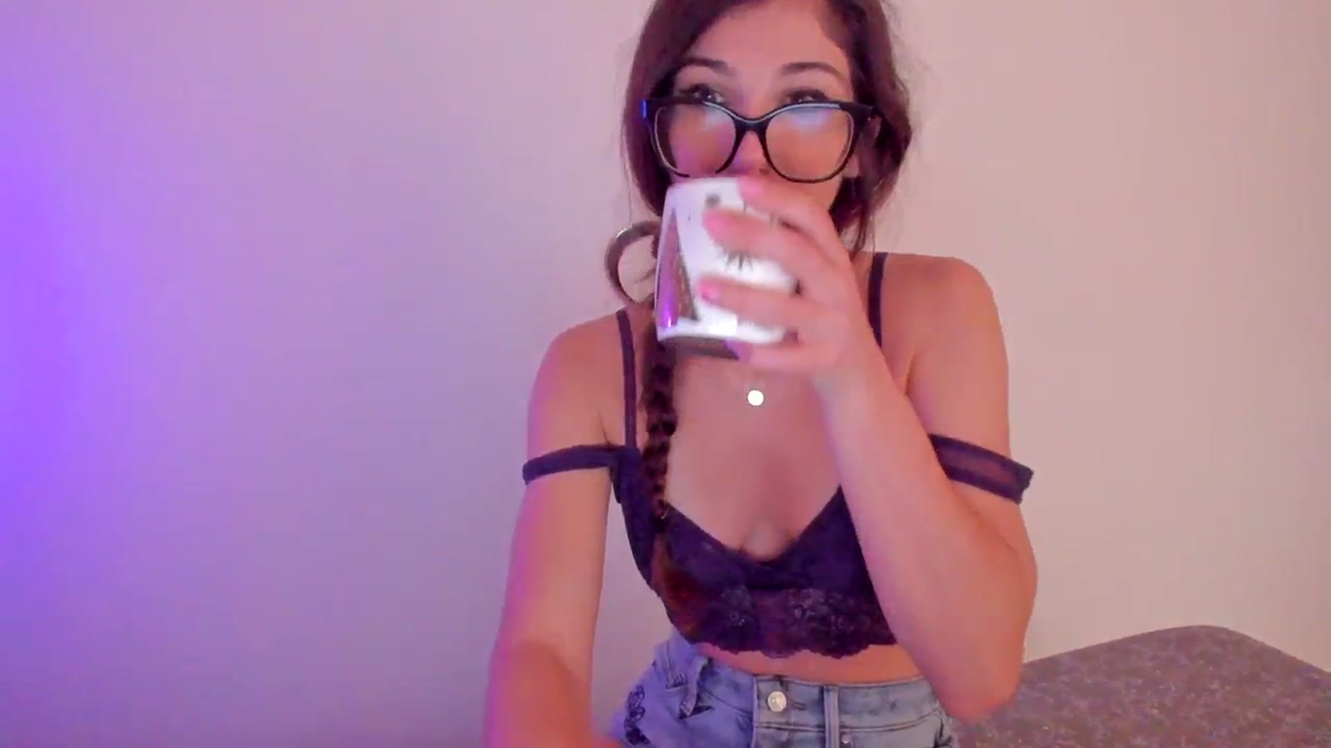 Gallery image thumbnail from llamatell's myfreecams stream on, 09/03/2023, 07:32 image 7 of 20