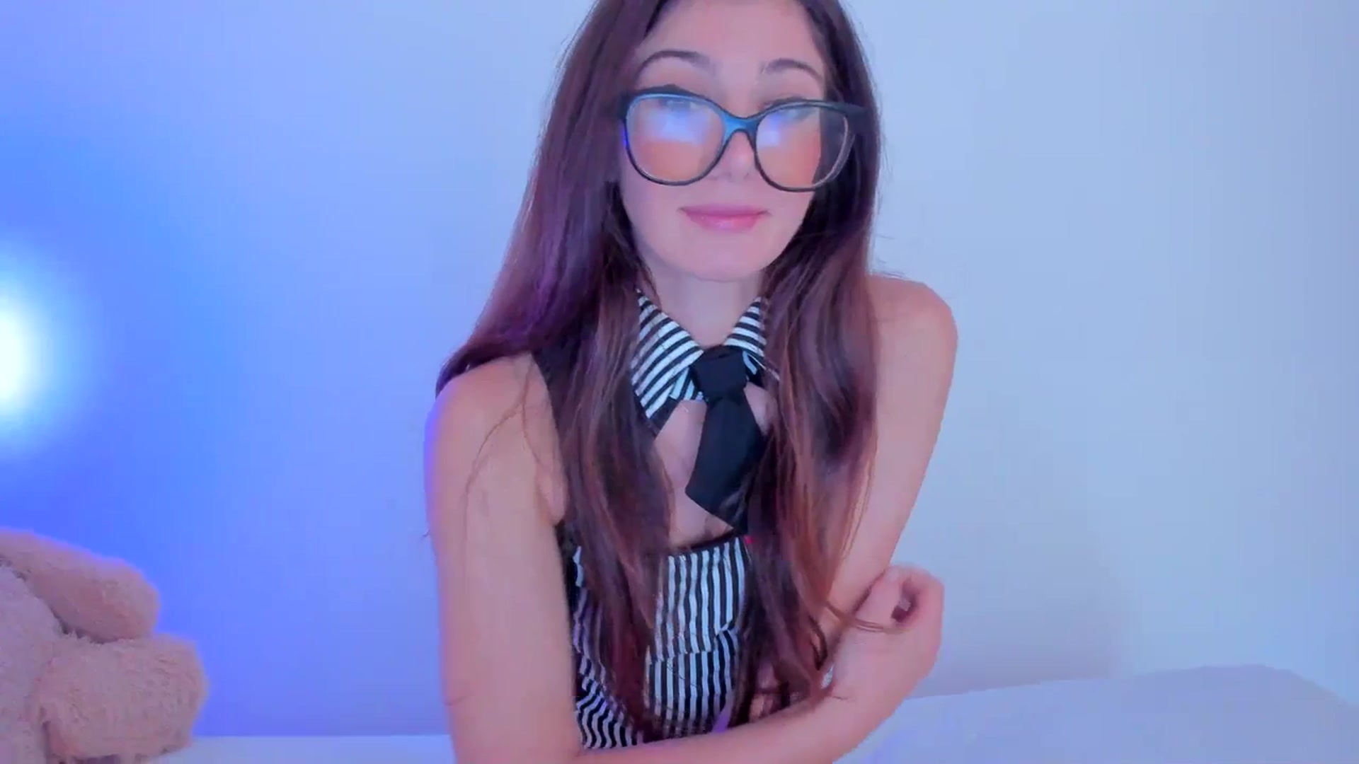 Gallery image thumbnail from llamatell's myfreecams stream on, 10/28/2023, 09:20 image 17 of 20