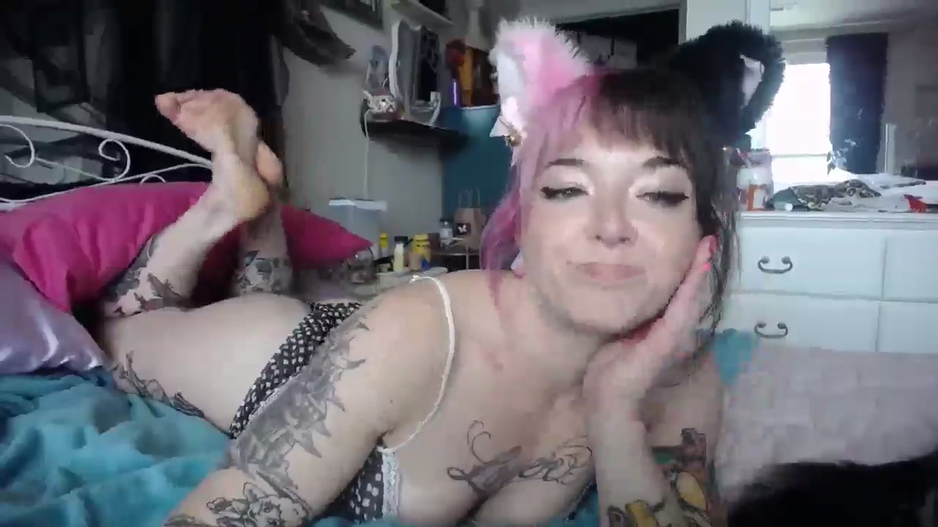Gallery image thumbnail from lockedkitty's myfreecams stream on, 03/04/2025, 16:31 image 12 of 20
