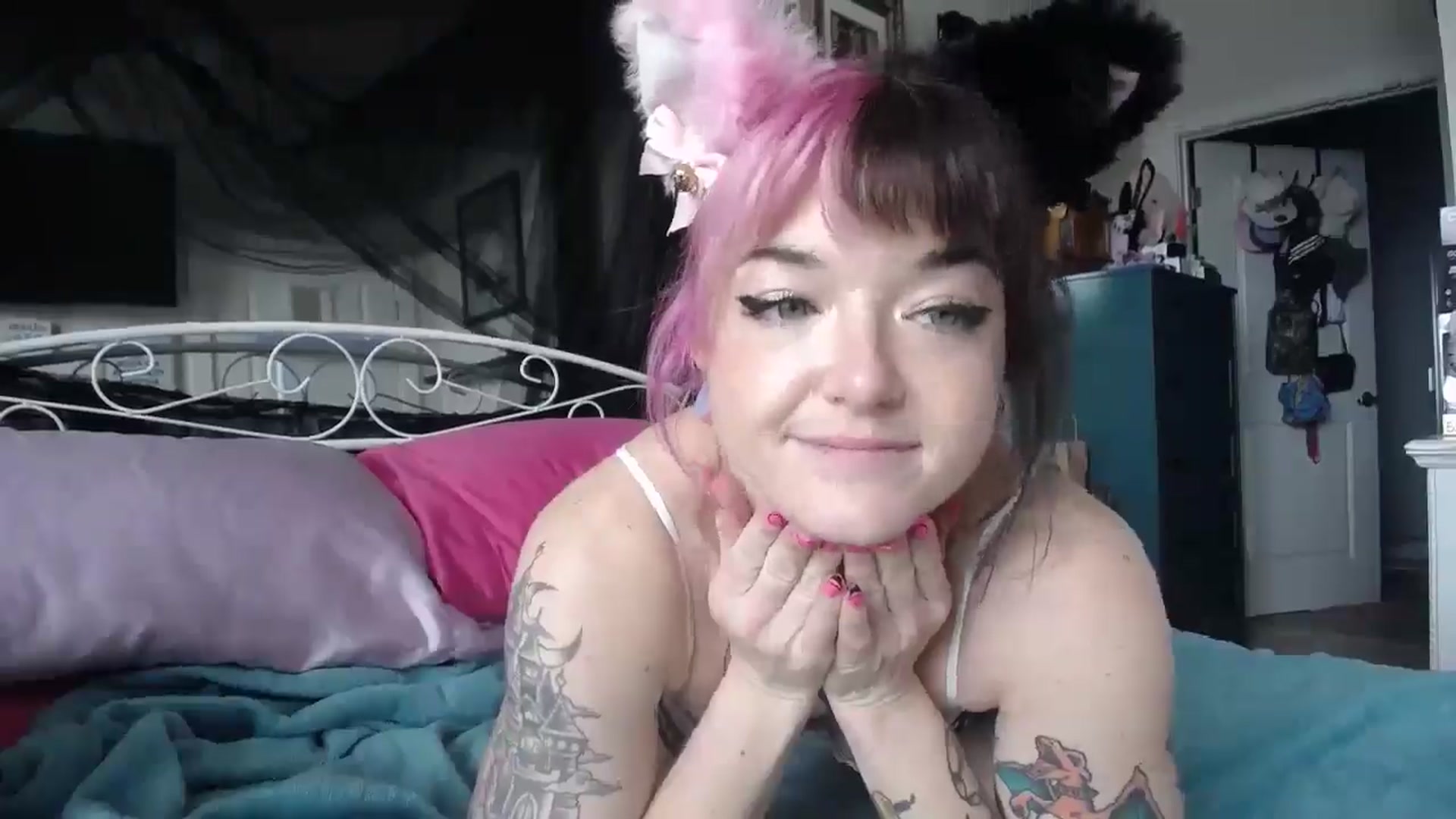 Gallery image thumbnail from lockedkitty's myfreecams stream on, 03/04/2025, 16:31 image 3 of 20