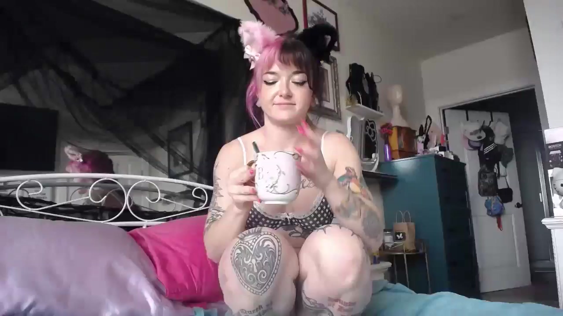 Gallery image thumbnail from lockedkitty's myfreecams stream on, 03/04/2025, 16:31 image 1 of 20