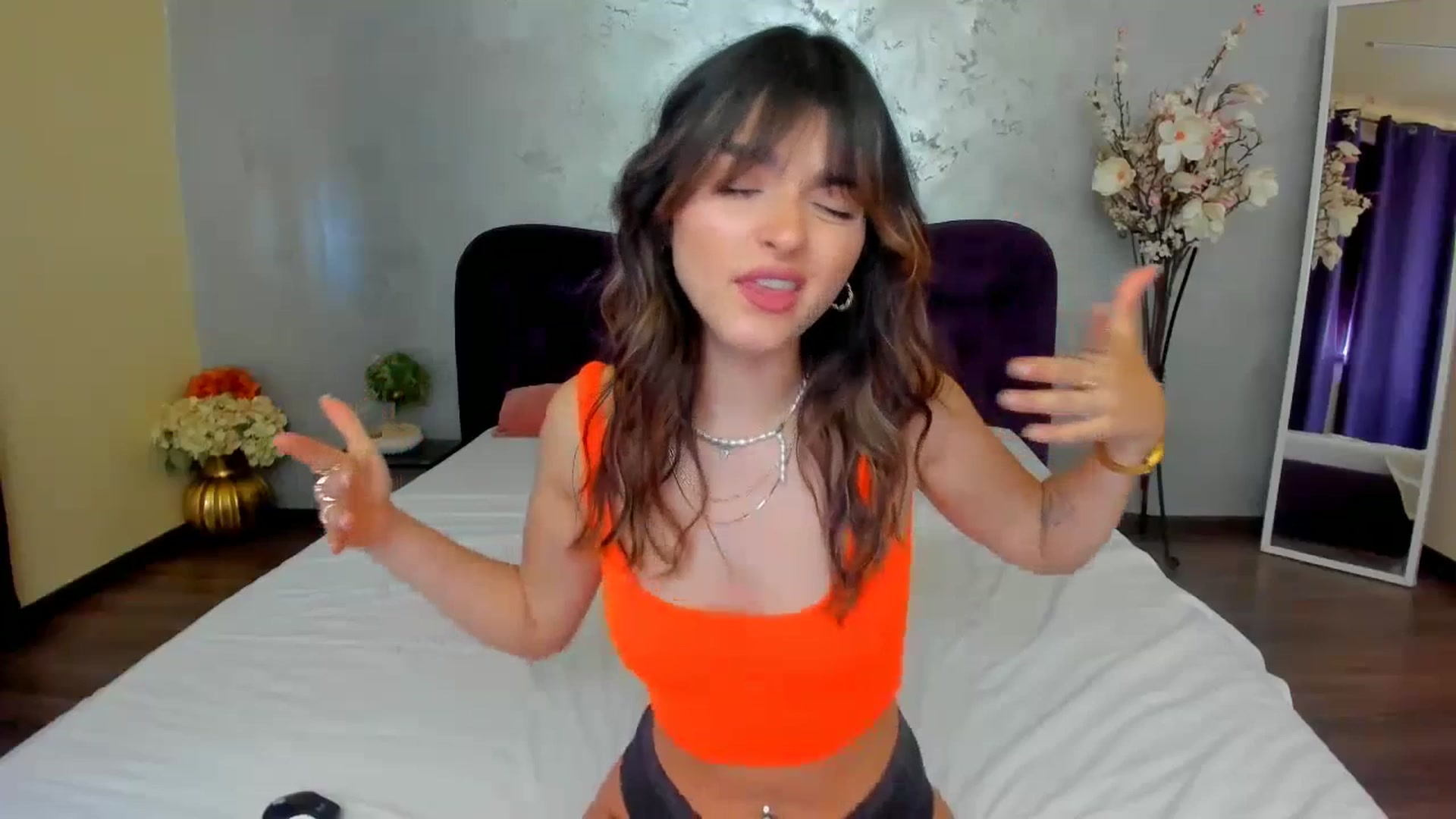 Gallery image thumbnail from lolIip0p__'s myfreecams stream on, 07/10/2023, 15:10 image 14 of 20