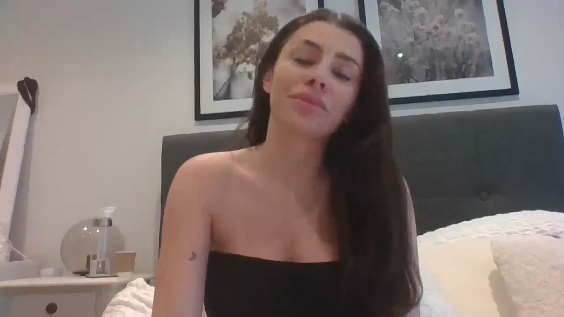 Gallery image thumbnail from lola66's myfreecams stream on, 03/10/2025, 15:43 image 11 of 20