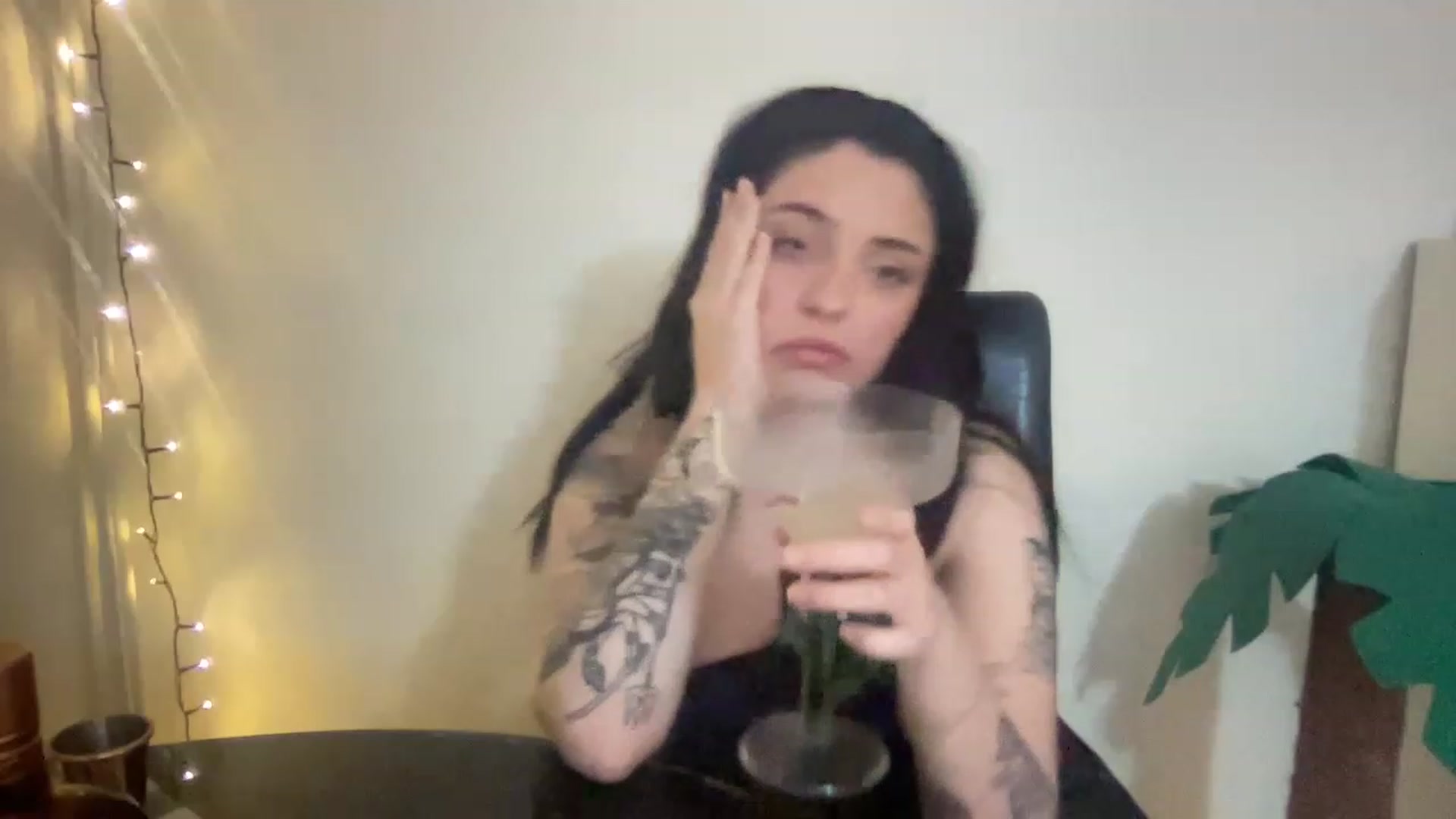 Gallery image thumbnail from lolalondon_'s myfreecams stream on, 06/17/2023, 02:02 image 15 of 20