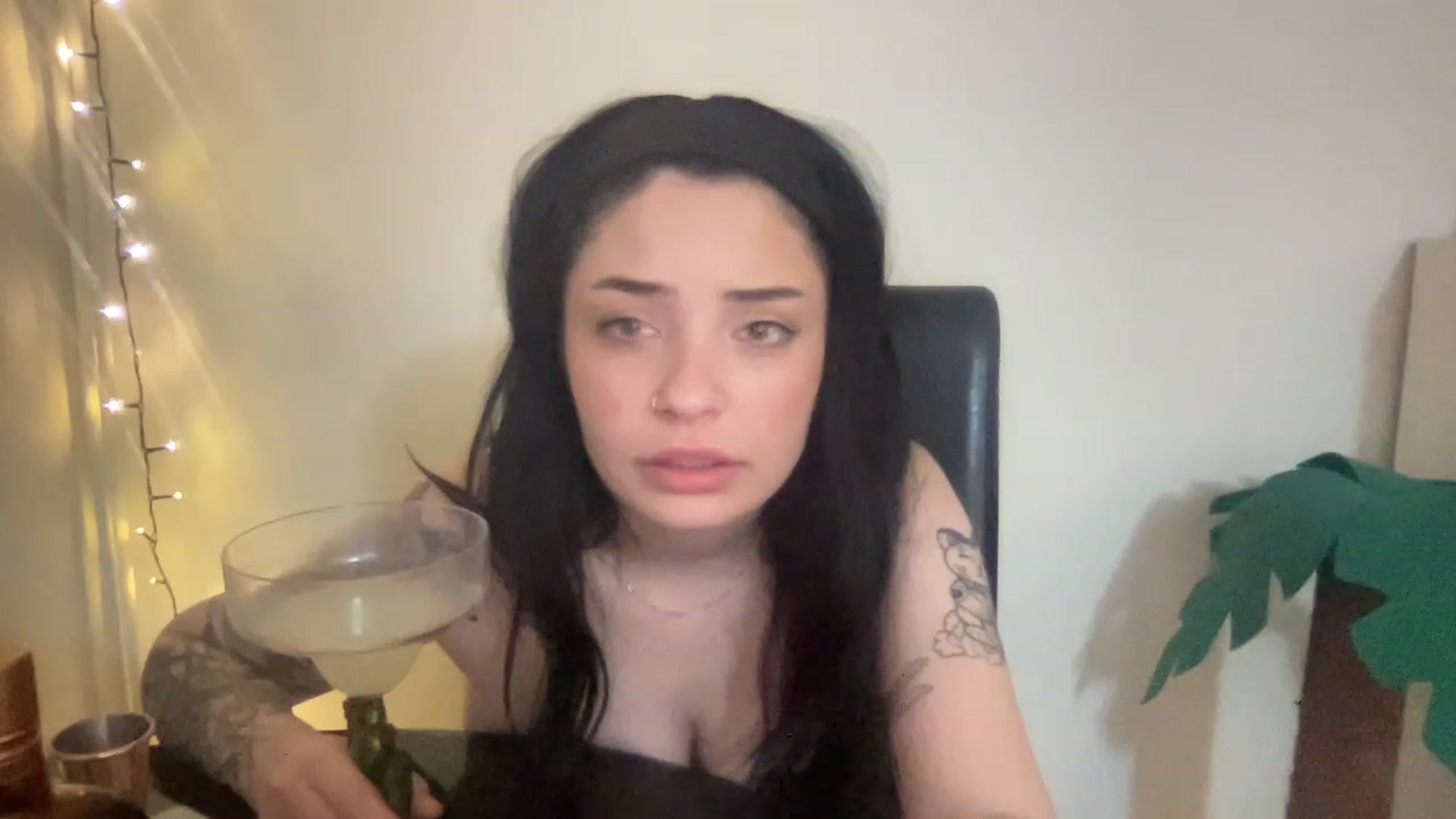 Gallery image thumbnail from lolalondon_'s myfreecams stream on, 06/17/2023, 02:02 image 11 of 20