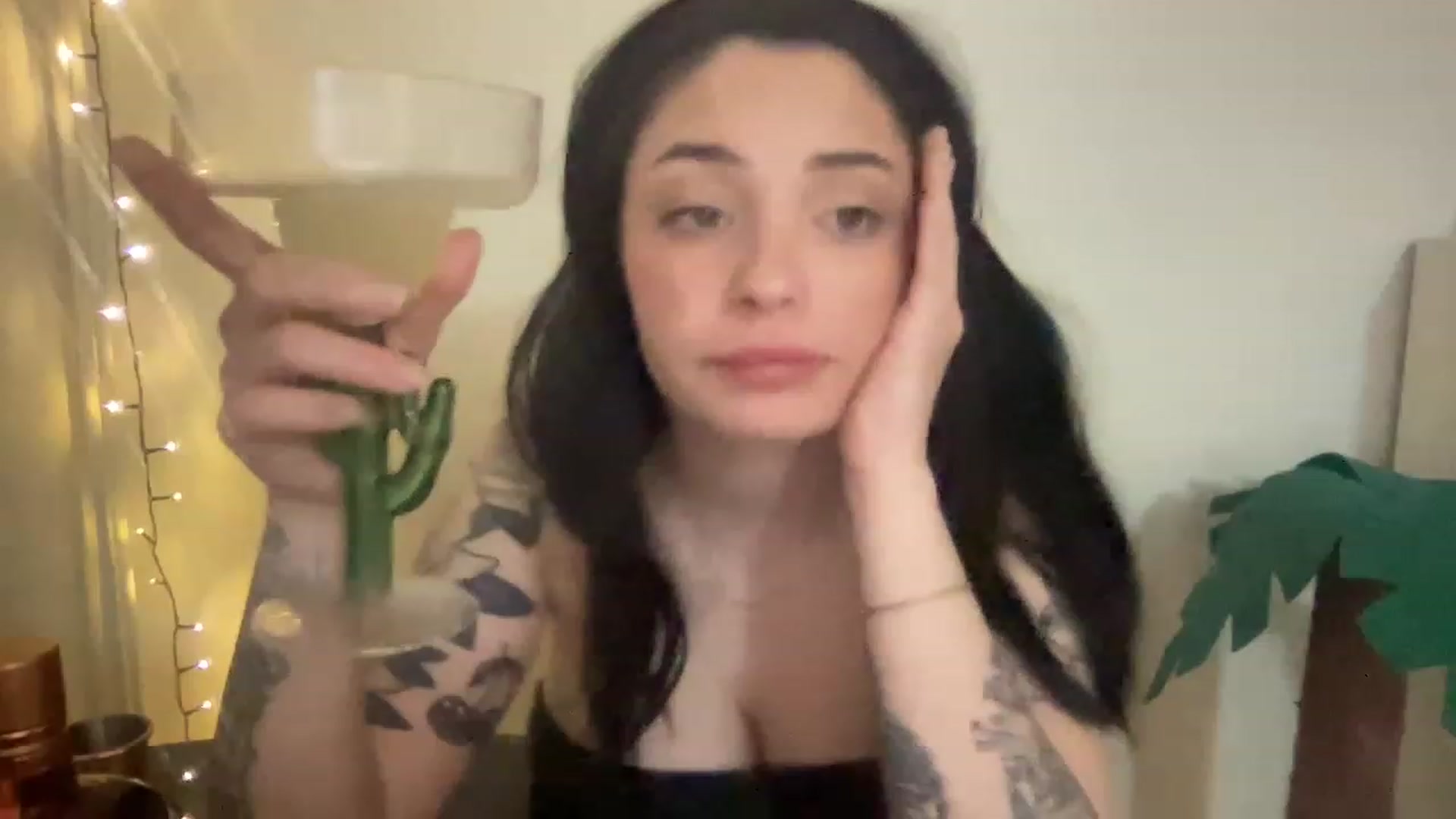 Gallery image thumbnail from lolalondon_'s myfreecams stream on, 06/17/2023, 02:02 image 4 of 20