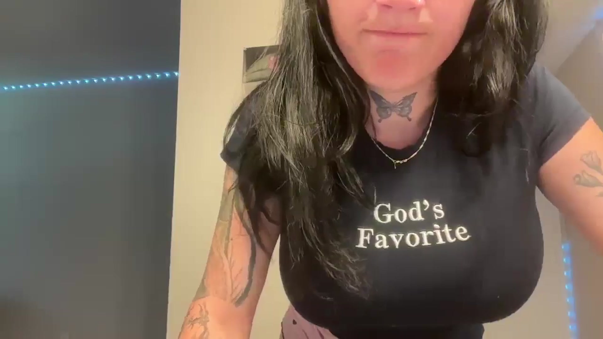 Gallery image thumbnail from lolalovezzxo's myfreecams stream on, 04/08/2026, 20:10 image 6 of 20