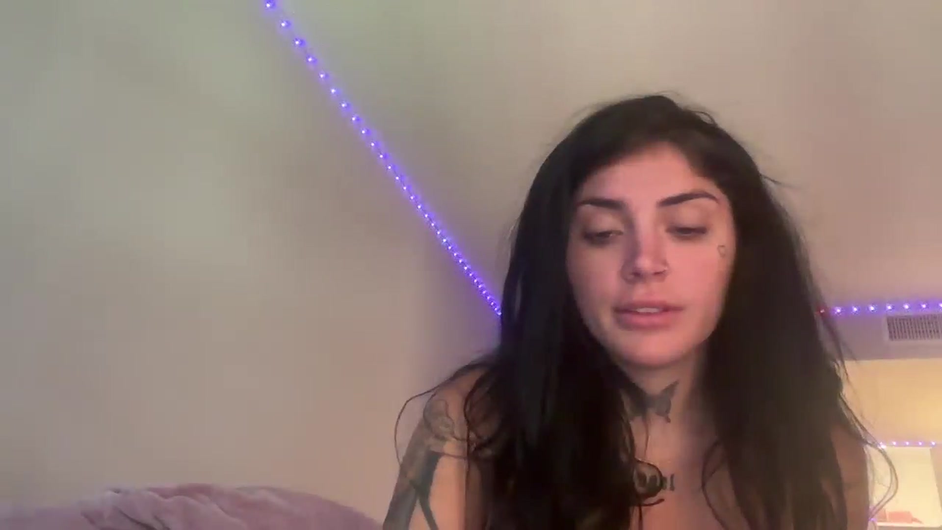 Gallery image thumbnail from lolalovezzxo's myfreecams stream on, 04/22/2026, 13:23 image 12 of 20