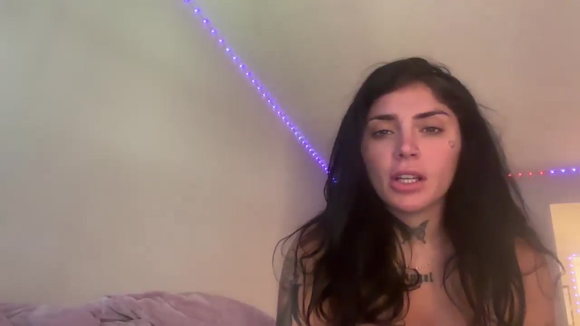 Gallery image thumbnail from lolalovezzxo's myfreecams stream on, 04/22/2026, 13:23 image 11 of 20