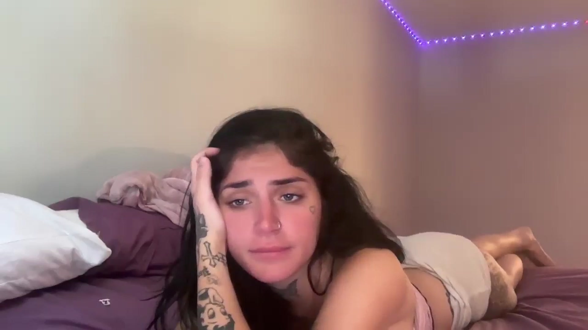 Gallery image thumbnail from lolalovezzxo's myfreecams stream on, 04/22/2026, 14:18 image 6 of 20