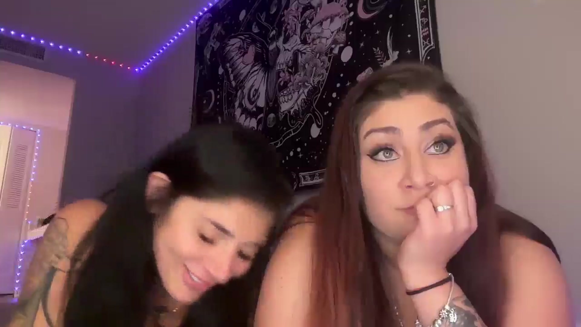 Gallery image thumbnail from lolalovezzxo's myfreecams stream on, 04/29/2026, 04:08 image 15 of 20