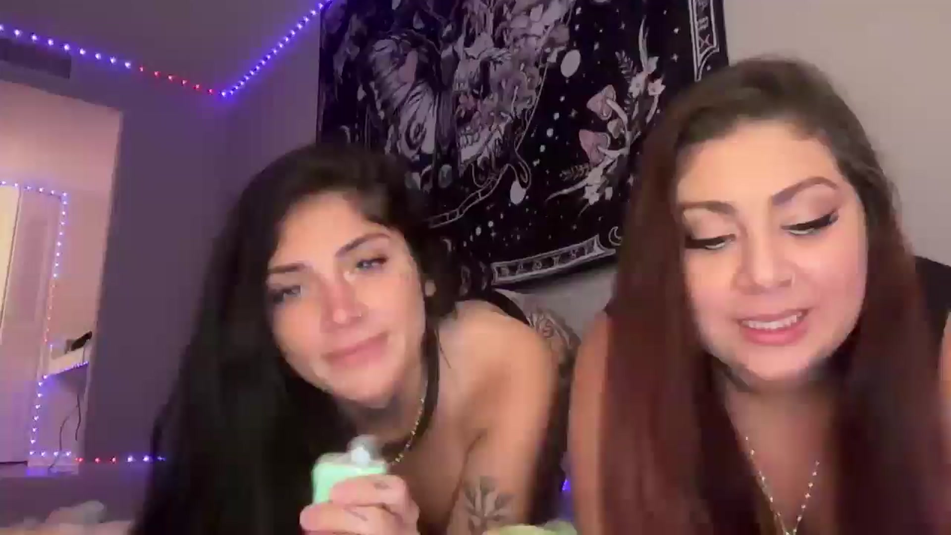 Gallery image thumbnail from lolalovezzxo's myfreecams stream on, 04/29/2026, 04:08 image 2 of 20