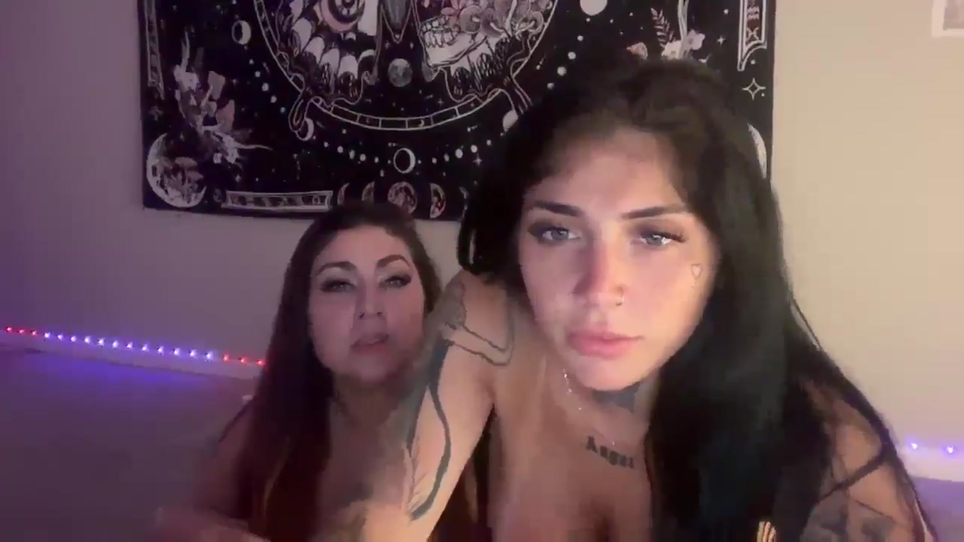 Gallery image thumbnail from lolalovezzxo's myfreecams stream on, 04/29/2026, 05:50 image 3 of 20