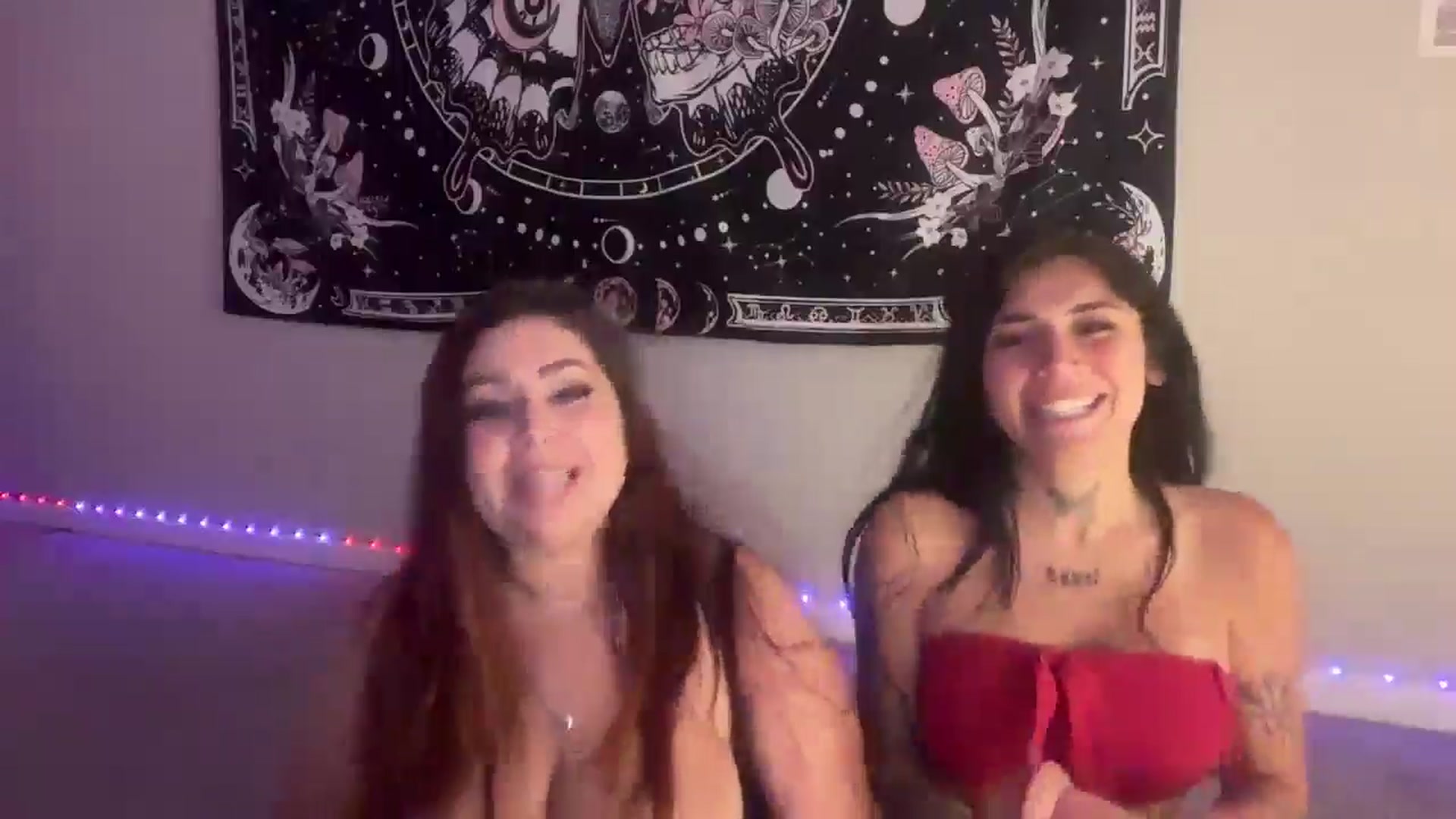 Gallery image thumbnail from lolalovezzxo's myfreecams stream on, 04/29/2026, 05:50 image 4 of 20