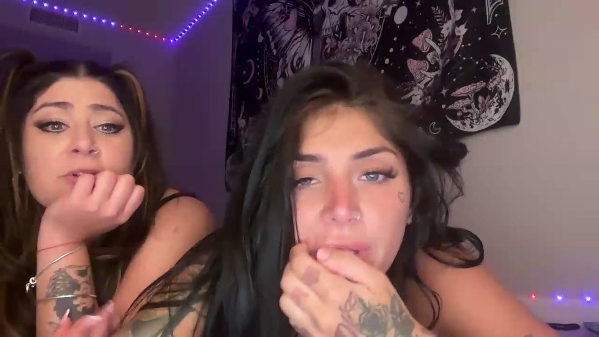 Gallery image thumbnail from lolalovezzxo's myfreecams stream on, 05/22/2026, 05:52 image 10 of 20