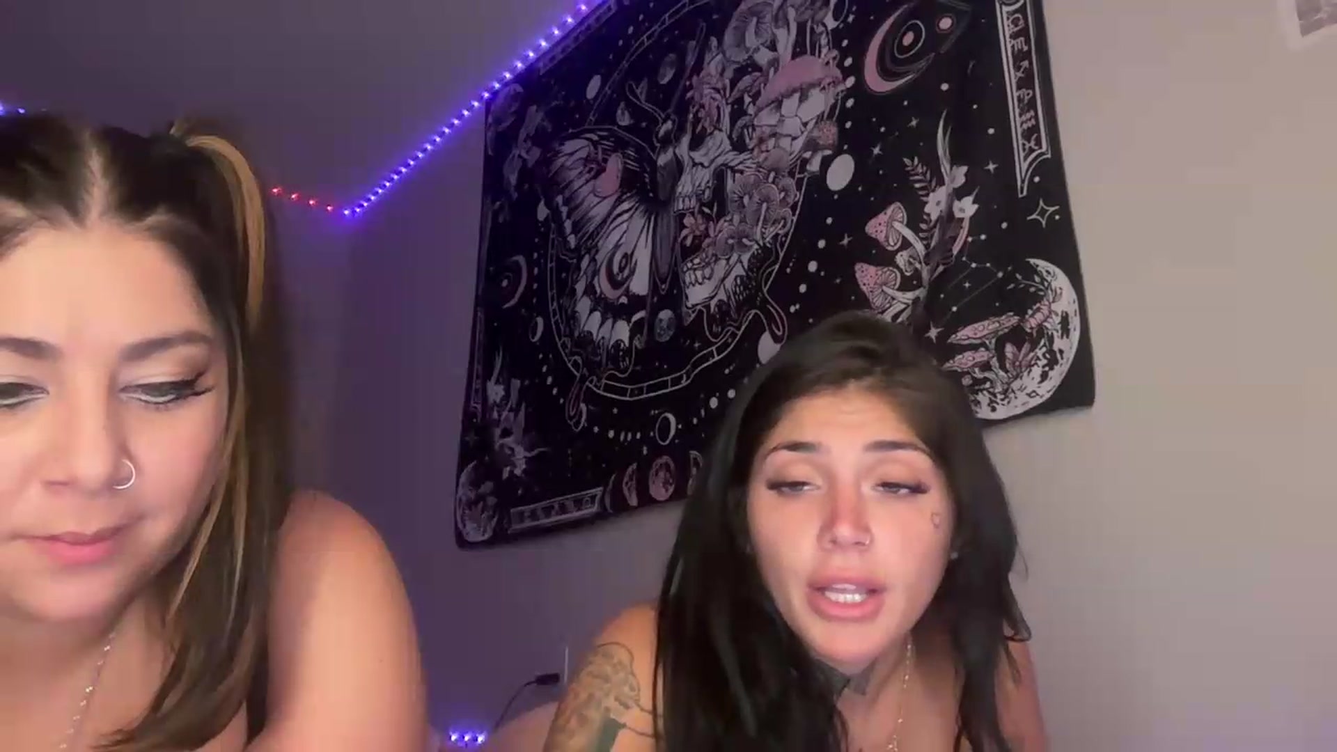 Gallery image thumbnail from lolalovezzxo's myfreecams stream on, 05/22/2026, 05:52 image 15 of 20